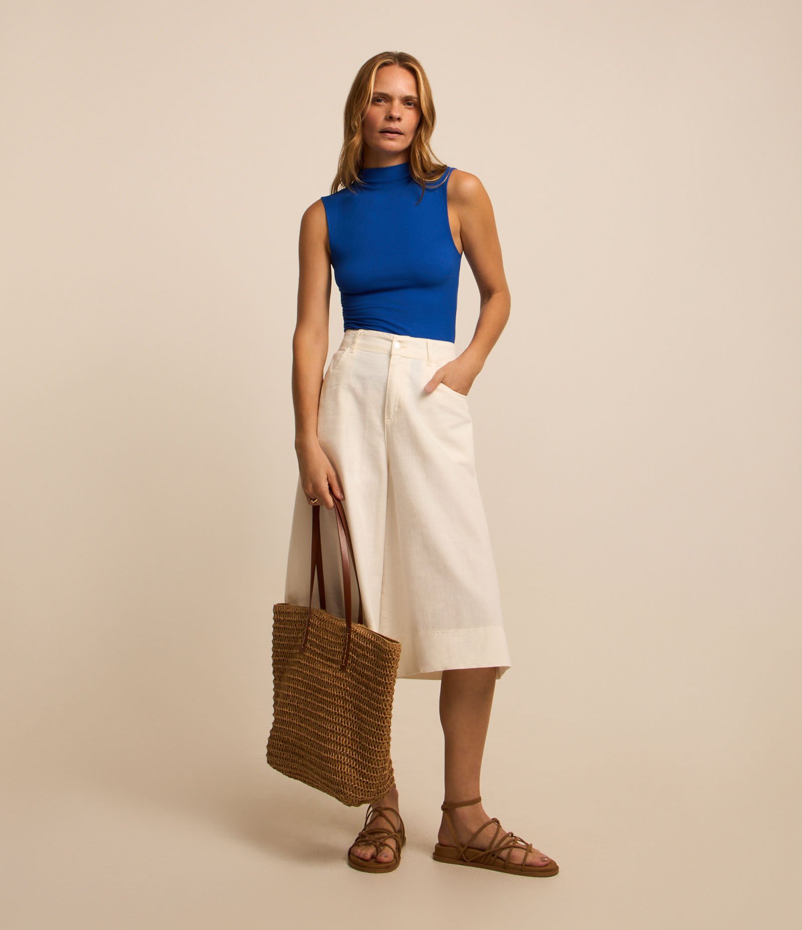 Blusa Sem Manga em Viscose com Gola Alta e Textura Canelada 2