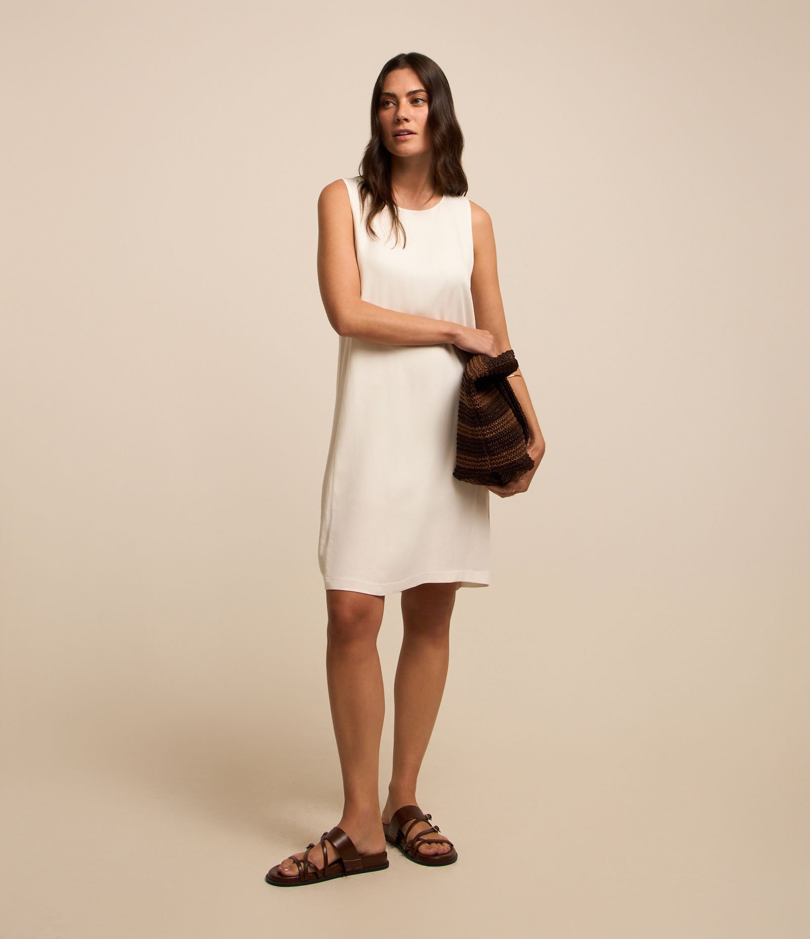 Vestido em Viscolinho com Alça Larga e Fechamento em Zíper nas Costas Branco Neve 2