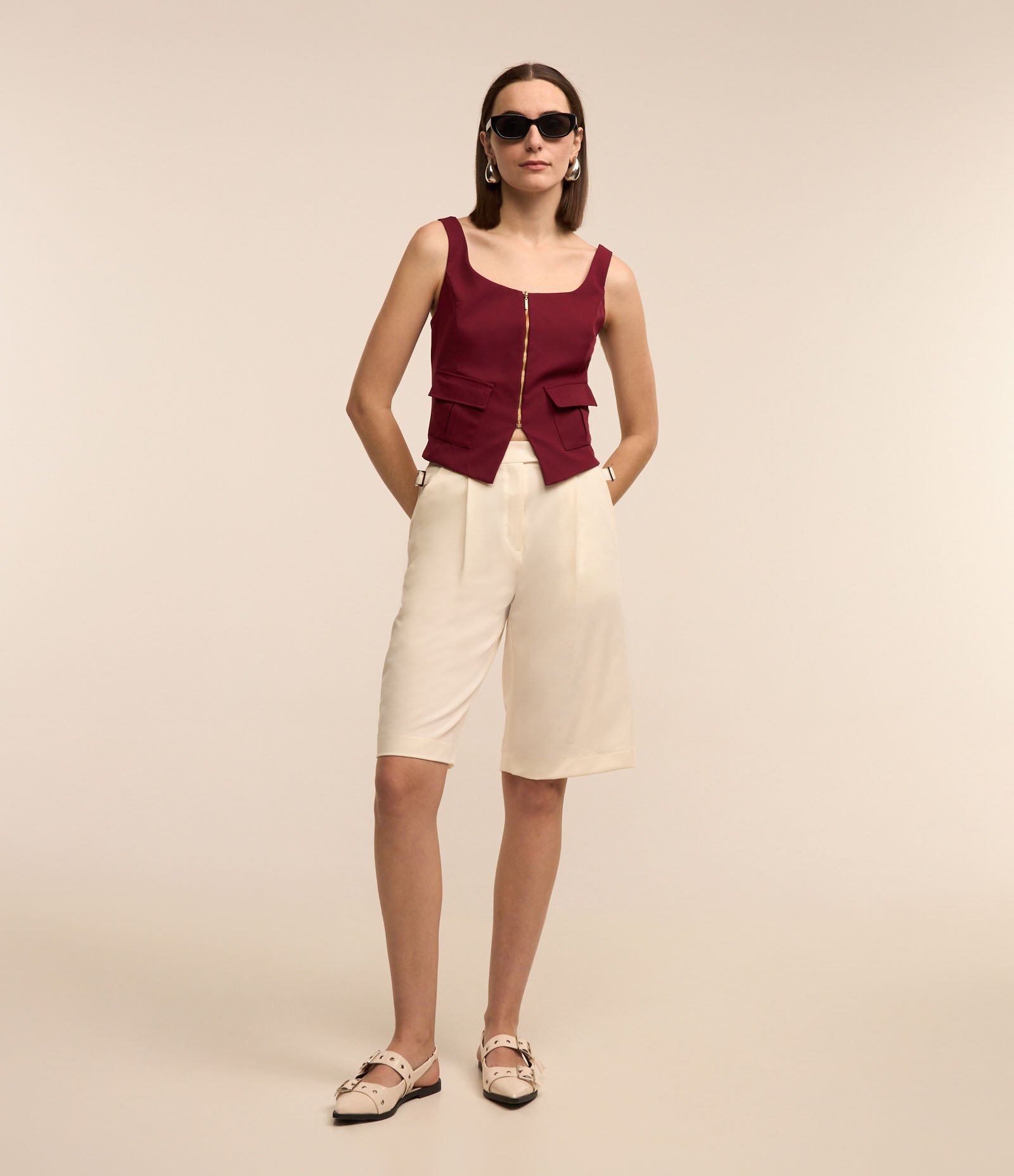 Blusa Corsetada em Crepe com Bolso Lapela e Fechamento em Zíper Vermelho Vinho 2