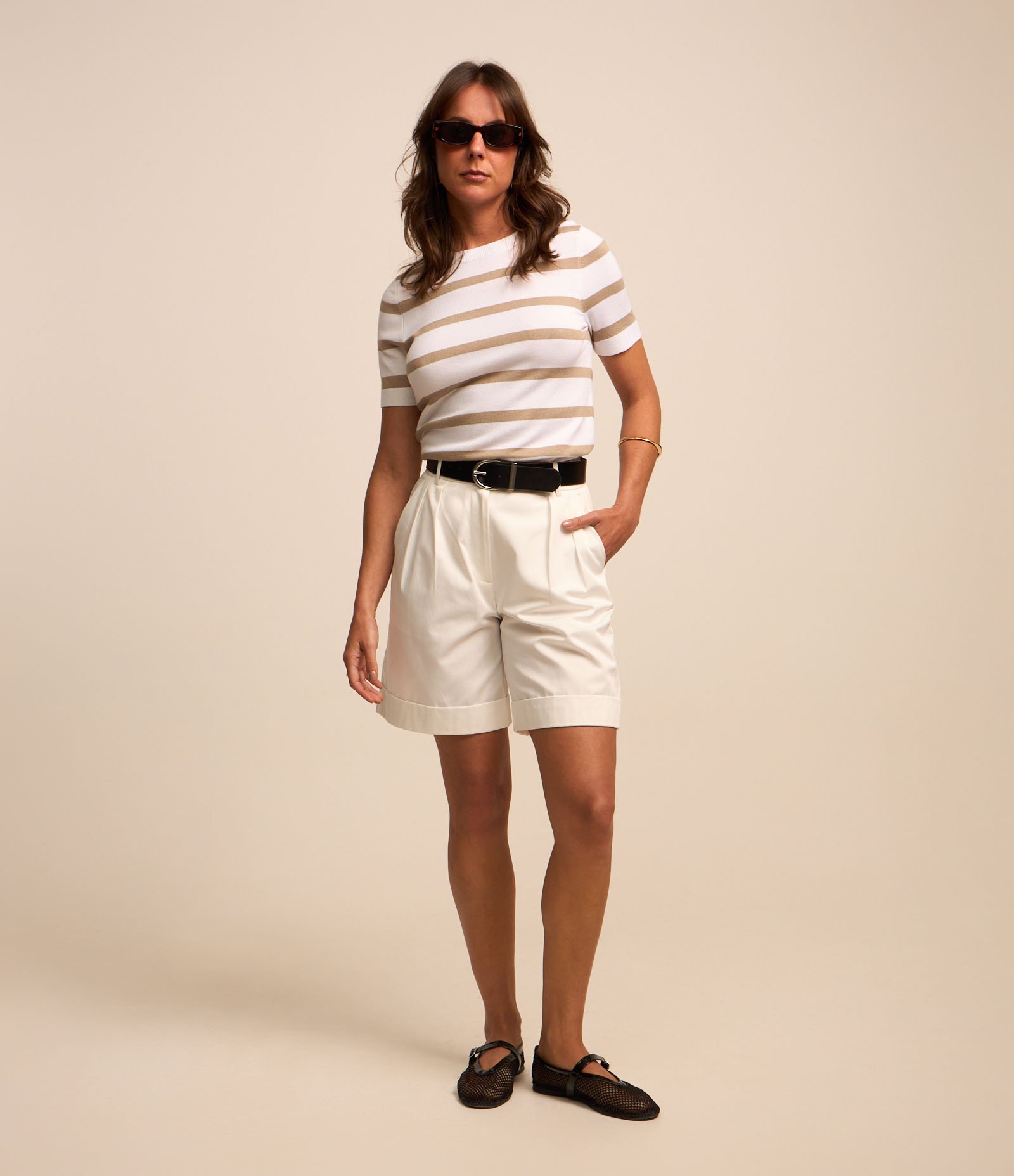 Blusa Básica Listrada em Tricô com Gola Redonda Marrom/Branco 3