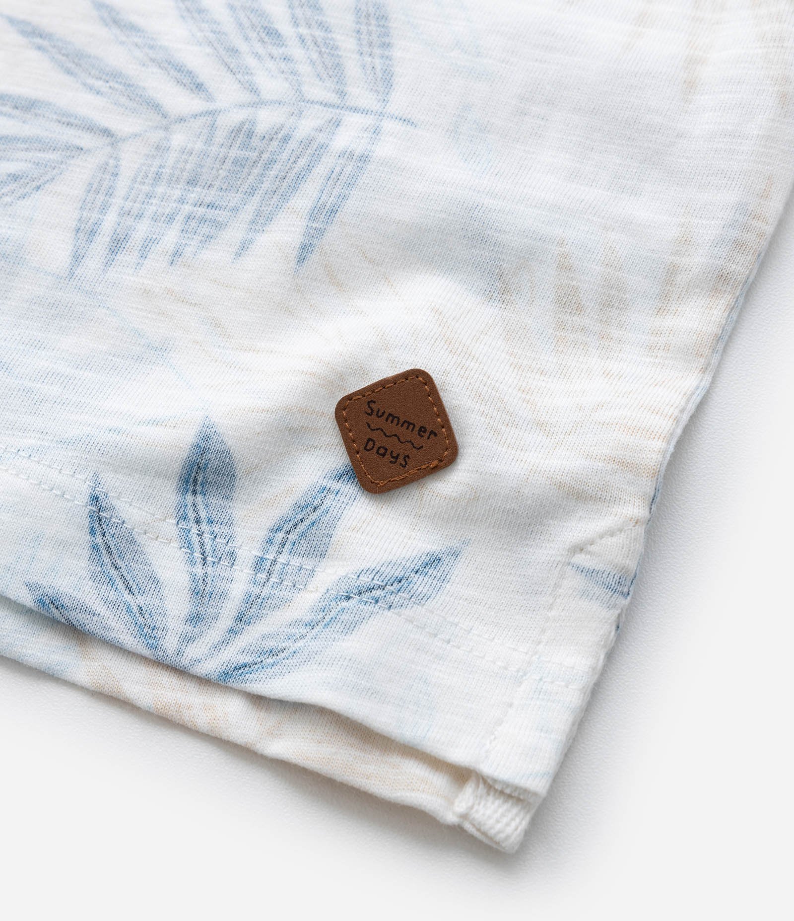 Camiseta Polo Infantil com Estampa de Folhagens - Tam 1 a 5 anos Branco/Azul 7