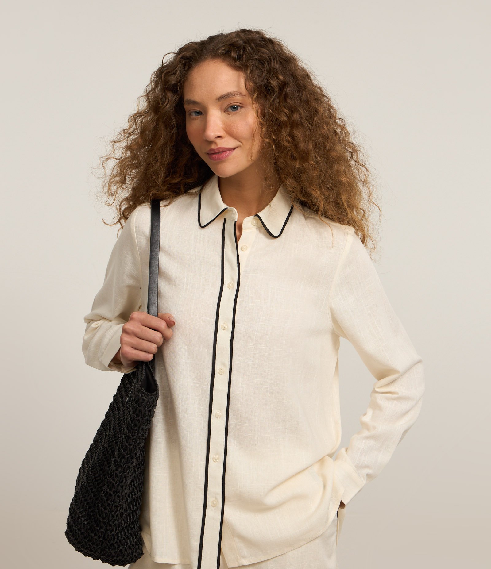 Camisa Alongada em Viscose e Linho com Detalhe Contrastante Off White 1