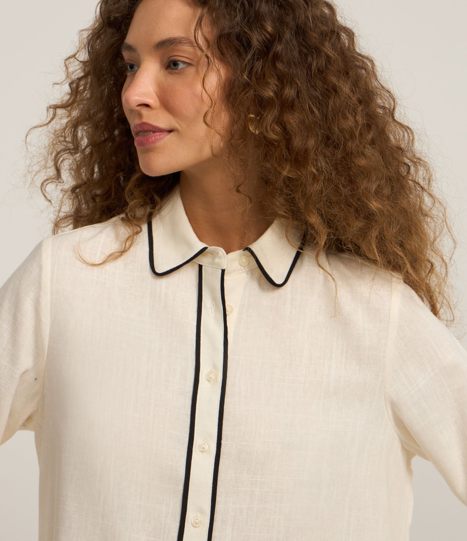Camisa Alongada em Viscose e Linho com Detalhe Contrastante Off White 3