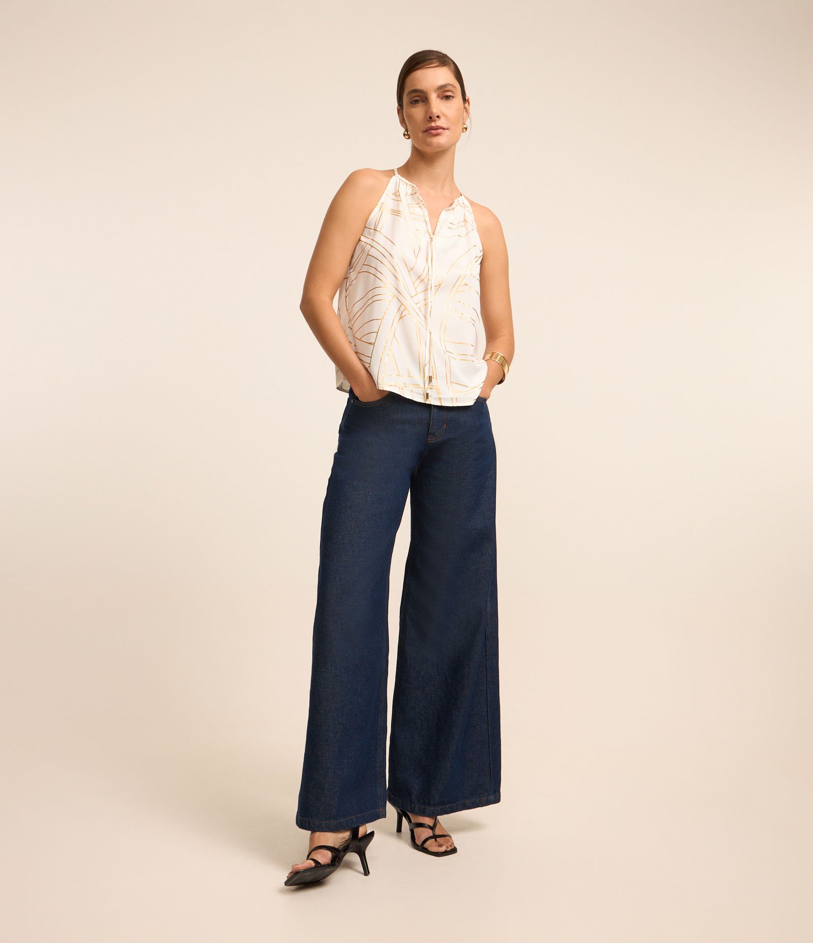 Blusa Sem Manga em Crepe com Estampa Metalizada Branco/Dourado 3