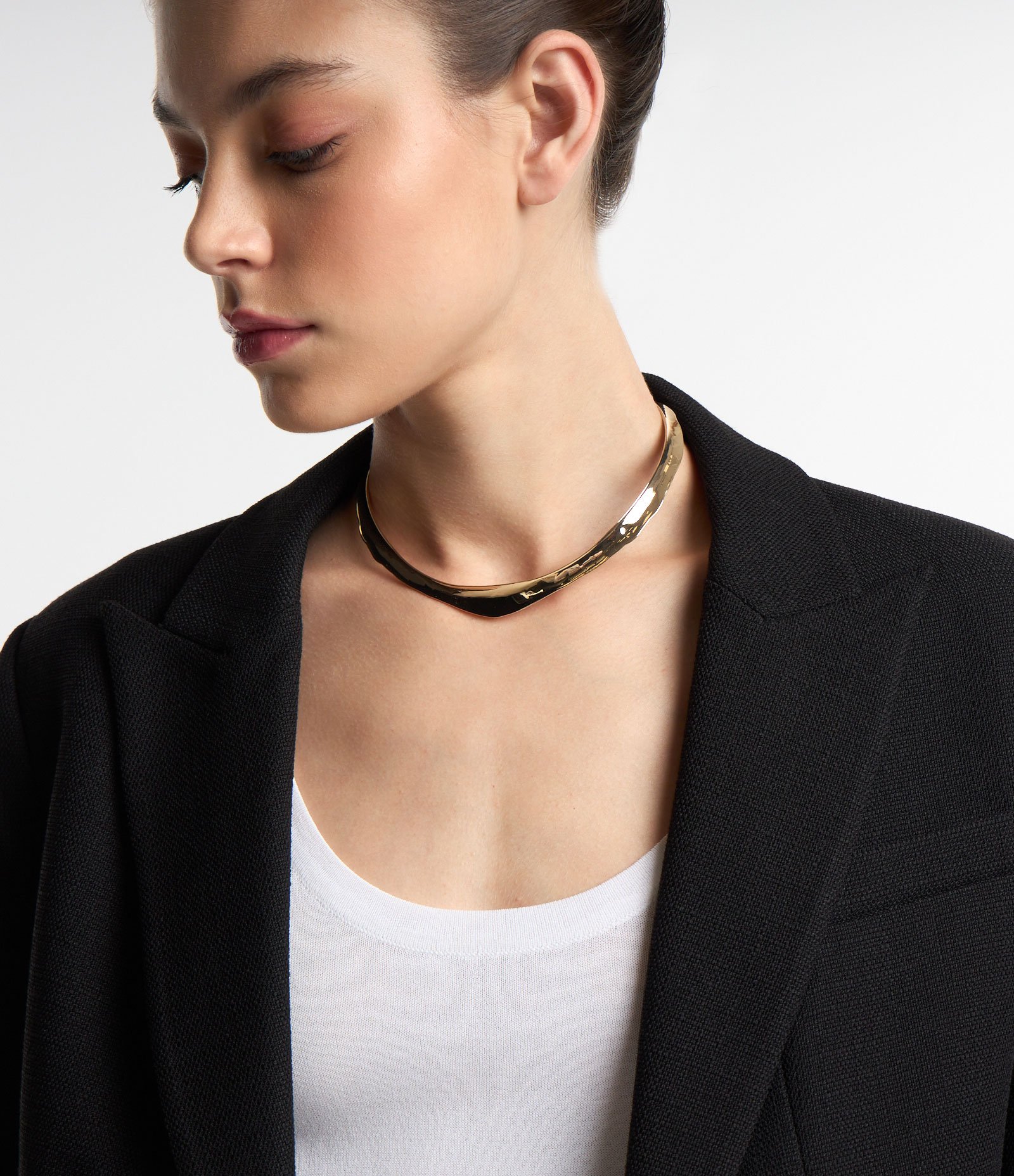 Gargantilha Rígida em Metal com Formato Irregular Dourado 1