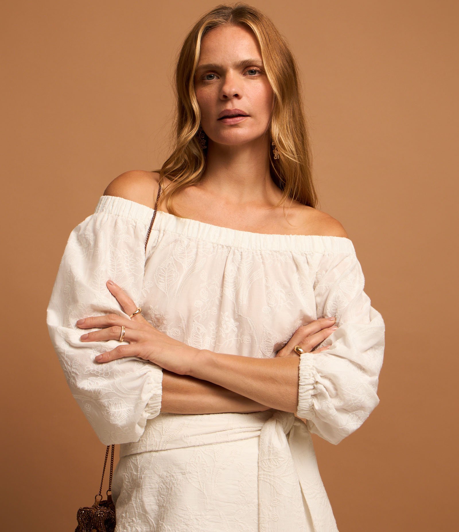 Blusa Ombro a Ombro em Tricoline com Flores Bordadas Branco 1