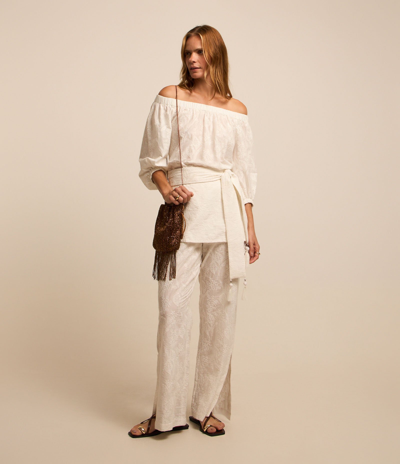 Blusa Ombro a Ombro em Tricoline com Flores Bordadas Branco 2