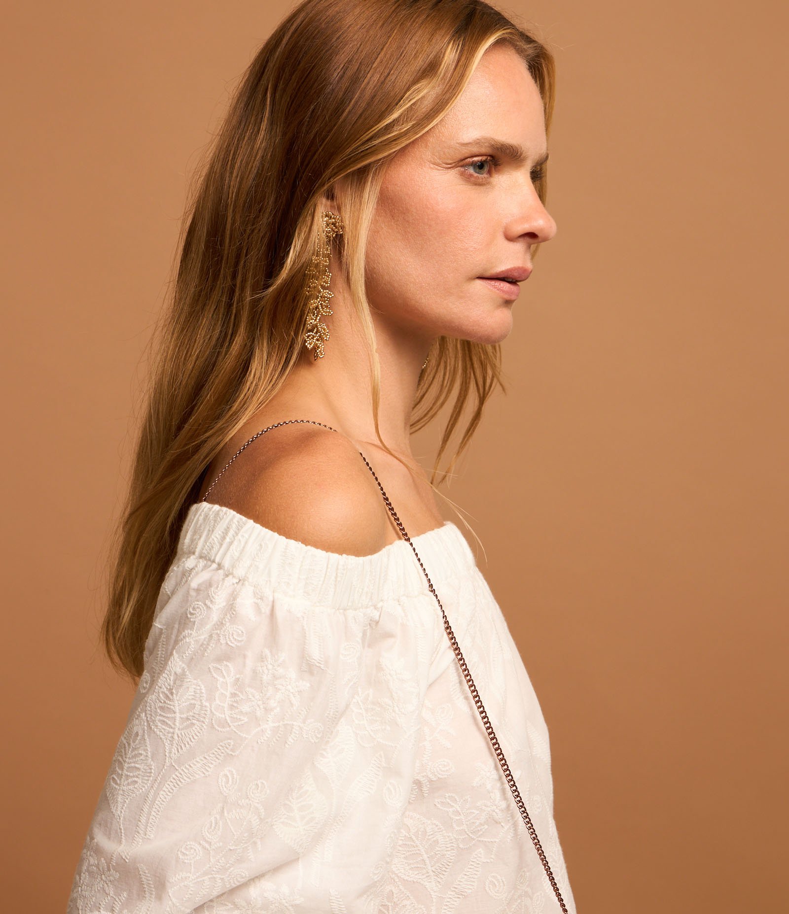 Blusa Ombro a Ombro em Tricoline com Flores Bordadas Branco 4