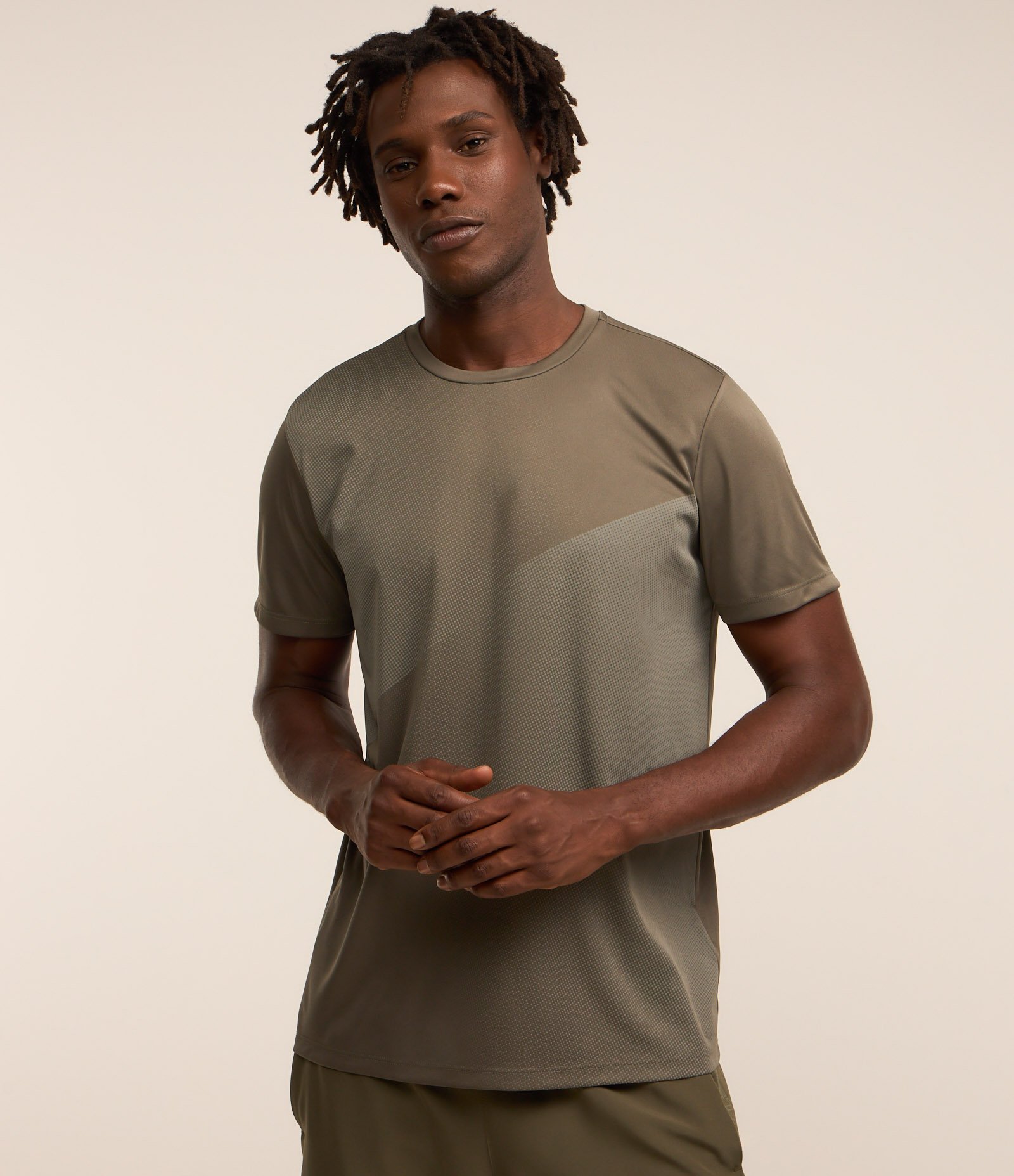 Camiseta Esportiva com Estampa Degrade Pontilhada Verde Escuro 1