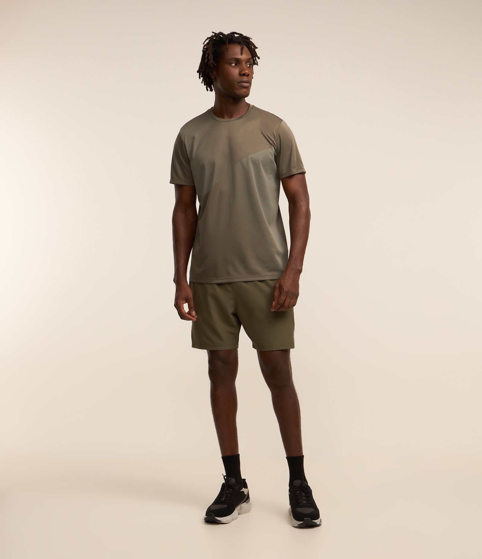 Camiseta Esportiva com Estampa Degrade Pontilhada Verde Escuro 2