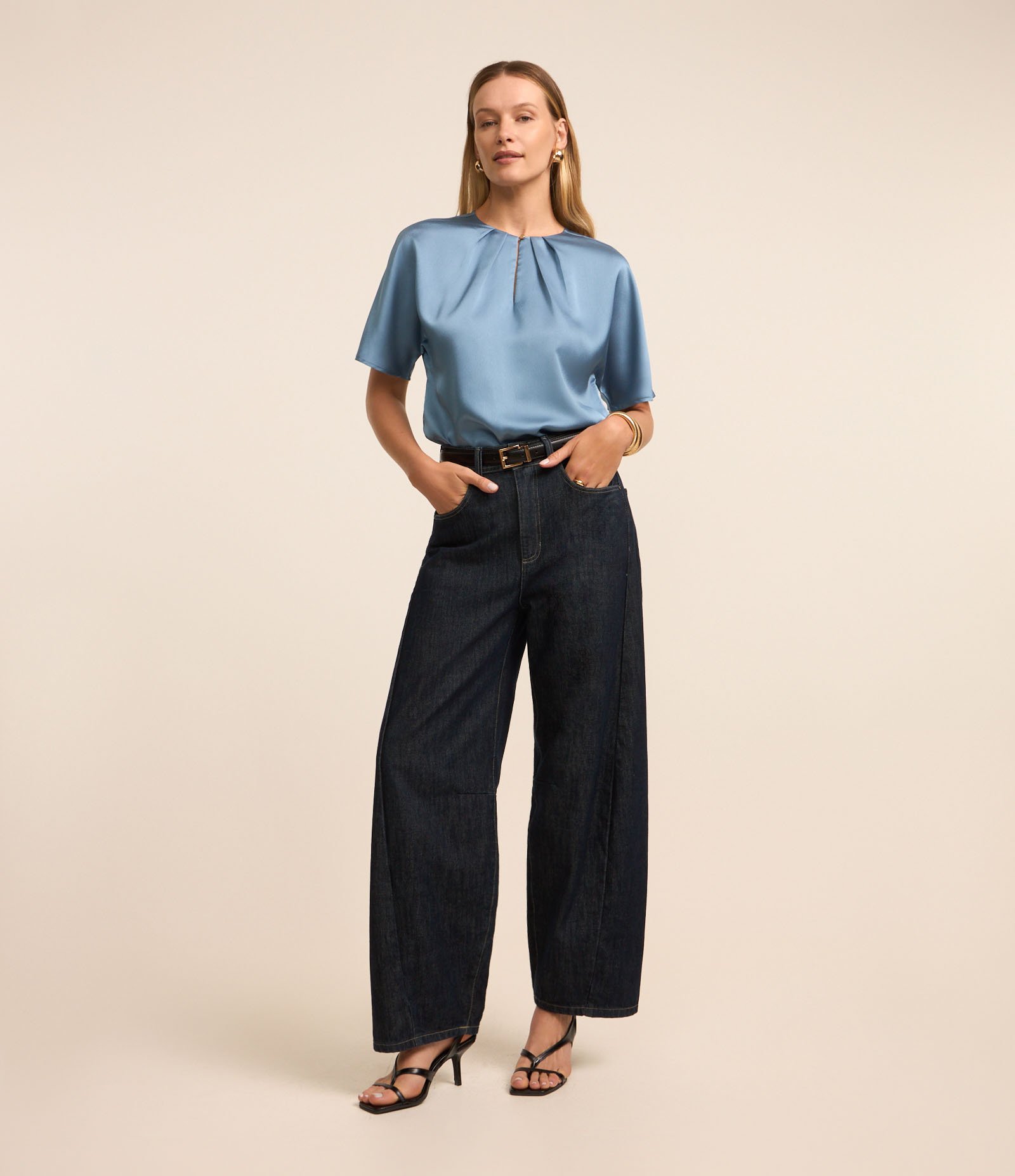 Blusa em Tecido Acetinado com Pregas na Gola Azul Perolado 3