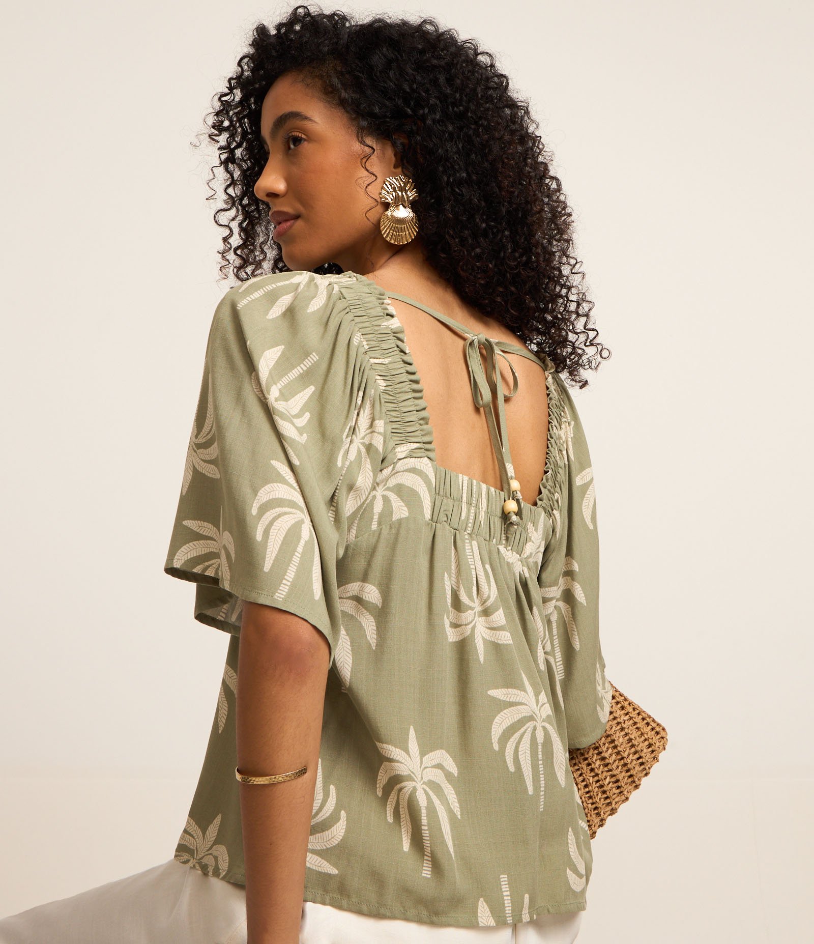 Blusa em Viscose com Manga Godê e Coqueiros Estampados Verde 4