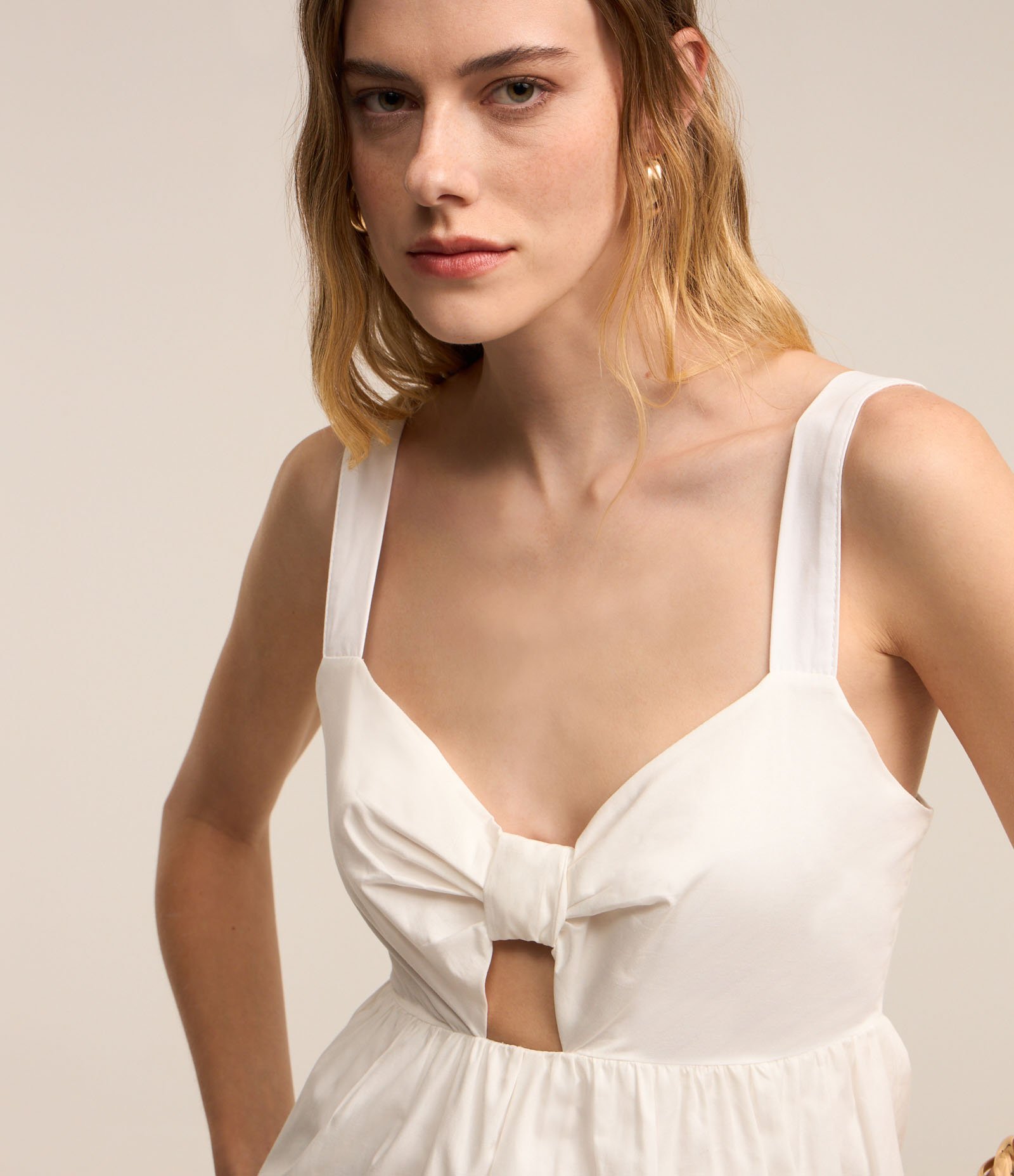 Blusa sem Manga em Tricoline com Zíper nas Costas e Babado na Barra Branco Neve 4