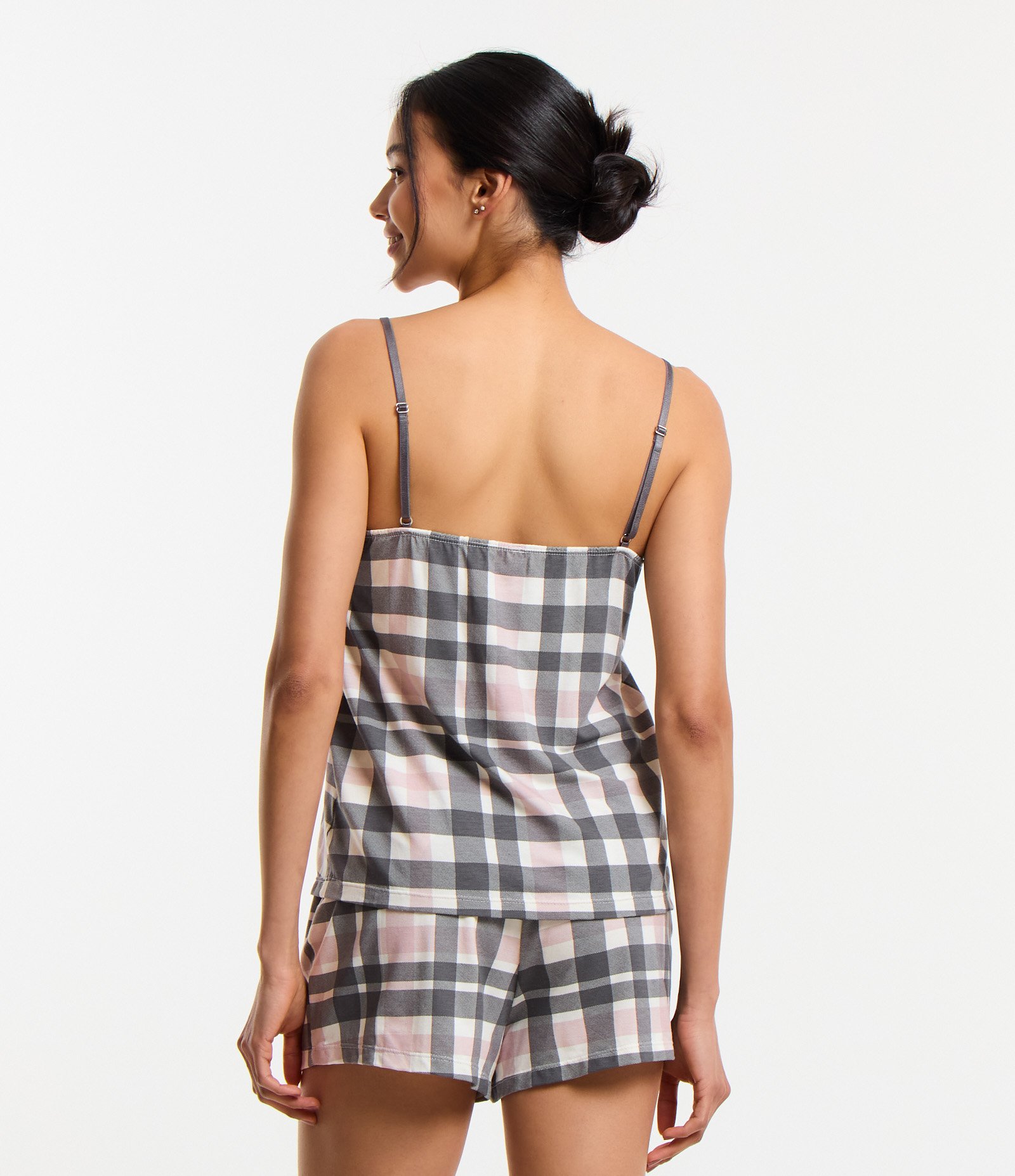 Pijama Short Doll em Viscose com Estampa Xadrez e Detalhe em Renda Cinza 2