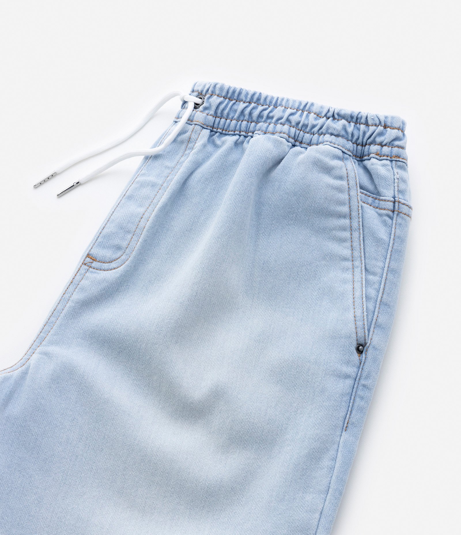 Bermuda Infantil em Jeans com Cós Elástico - Tam 5 a 14 anos Azul Claro 4