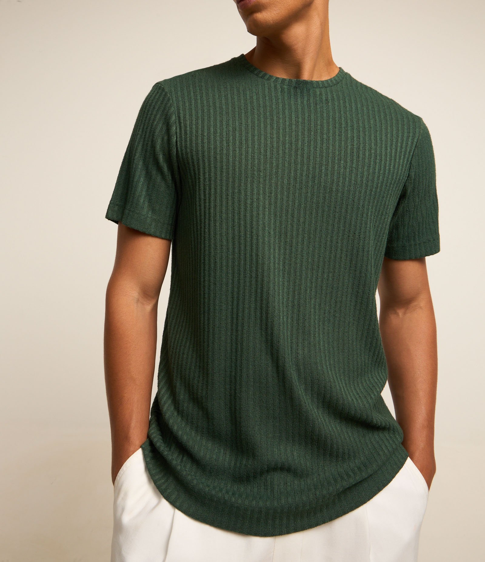 Camiseta Regular com Textura Canelada e Barra Larga Verde 3