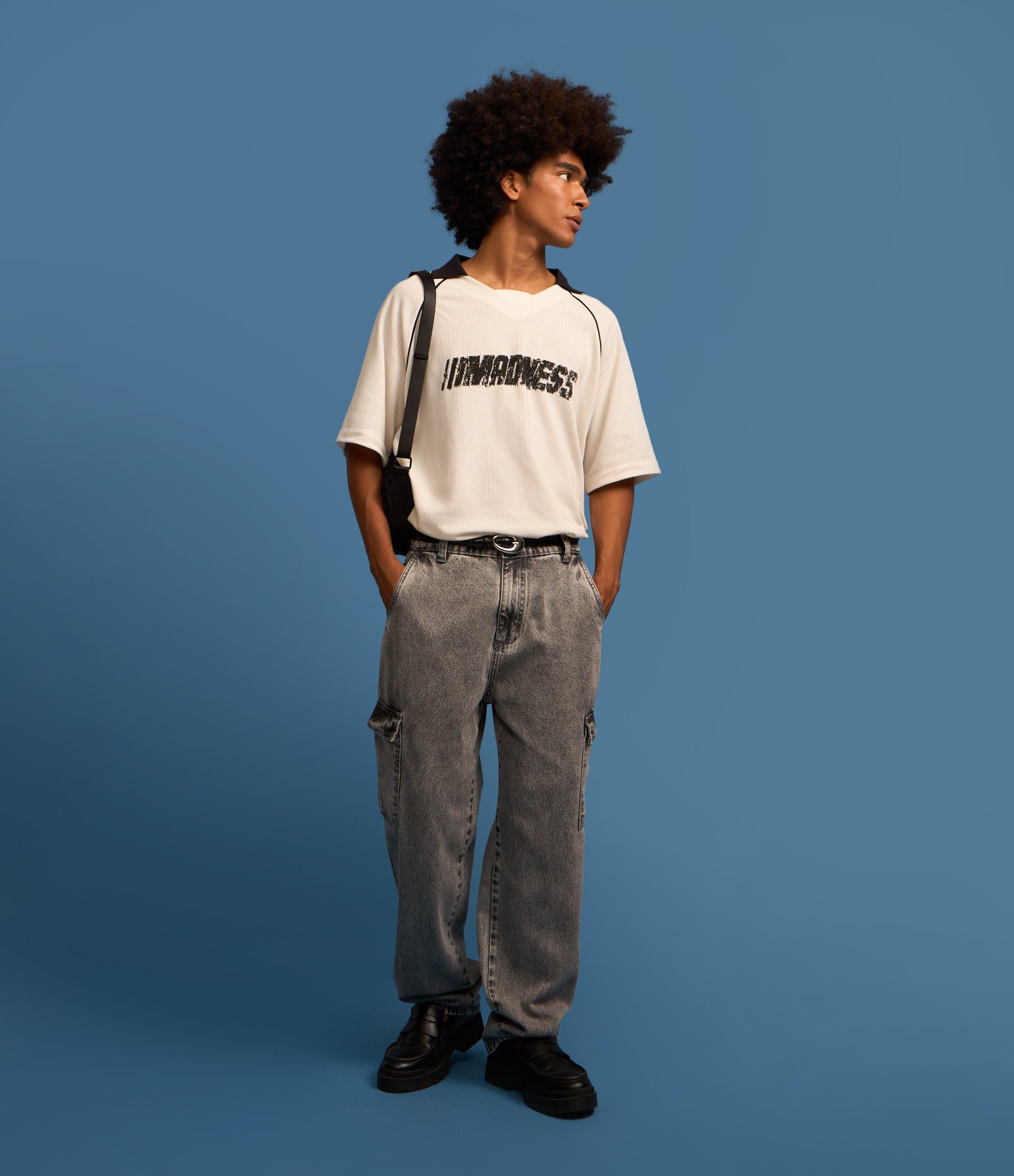 Calça Jeans Baggy com Bolsos Cargo Cinza 1