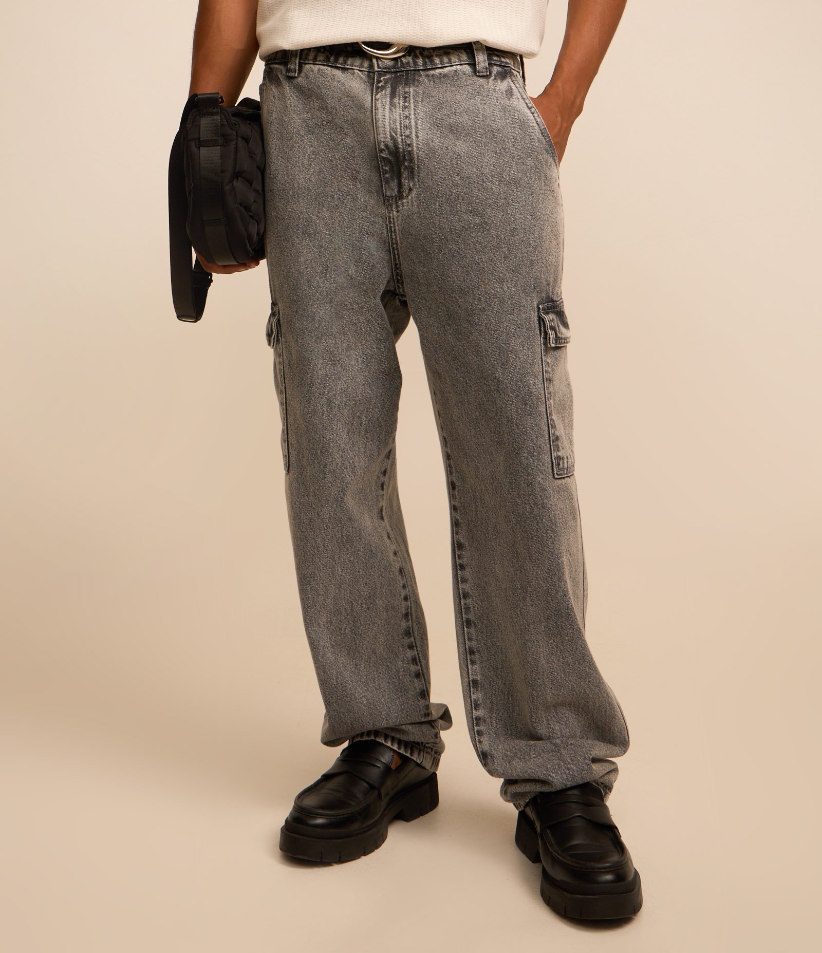 Calça Jeans Baggy com Bolsos Cargo Cinza 3