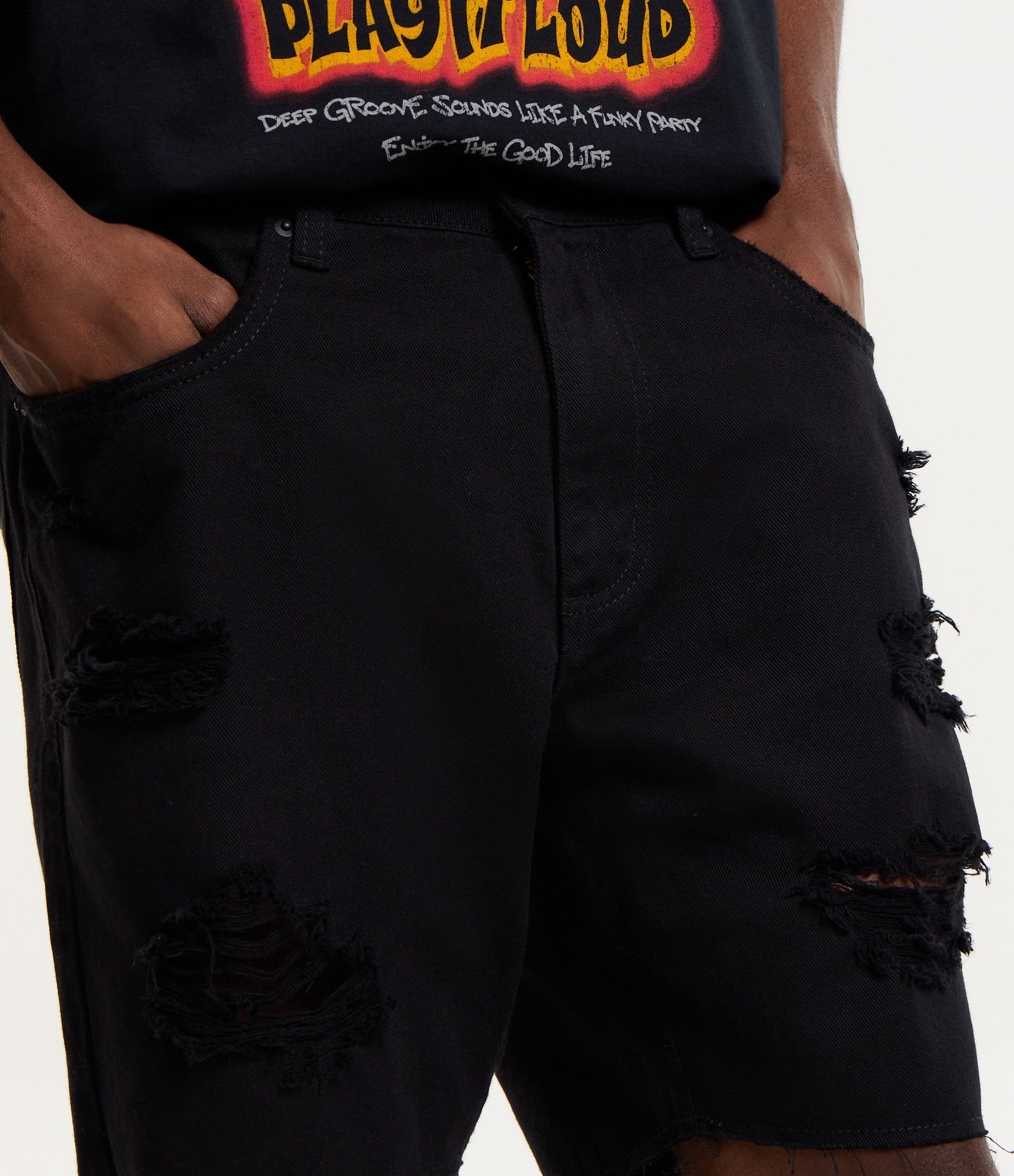 Bermuda Destroyed em Sarja com Barra a Faca Preto 4