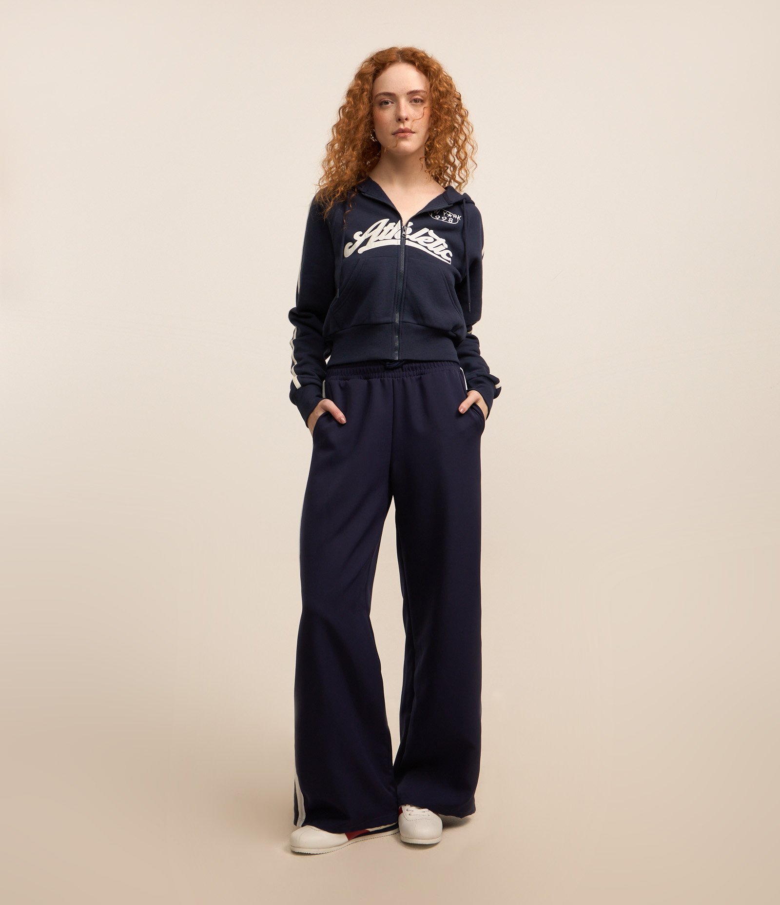 Calça Reta Alfaiatada com Friso Lateral e Amarração na Cintura 1