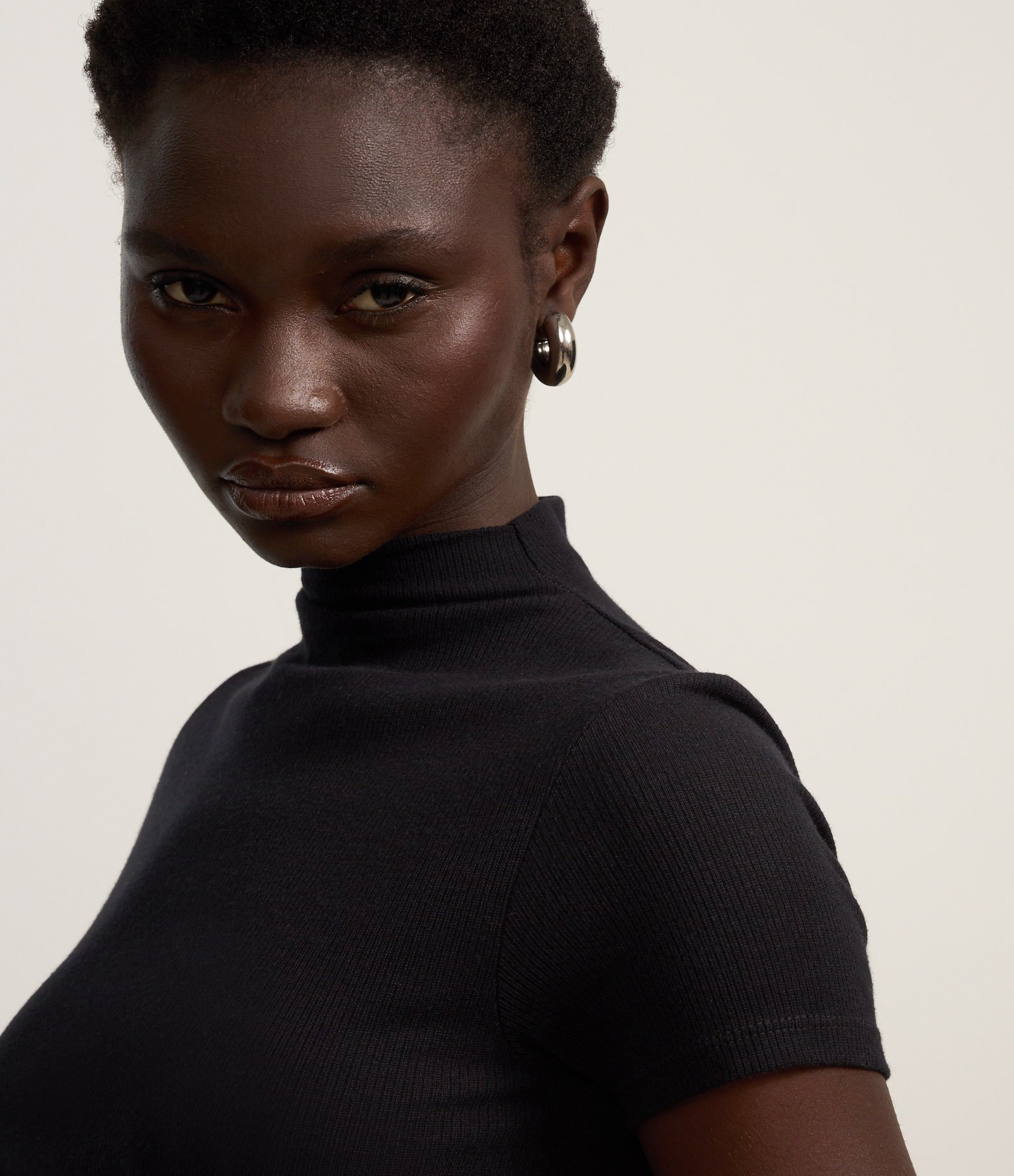 Blusa em Ribana com Golinha Alta Inteira Preto 3