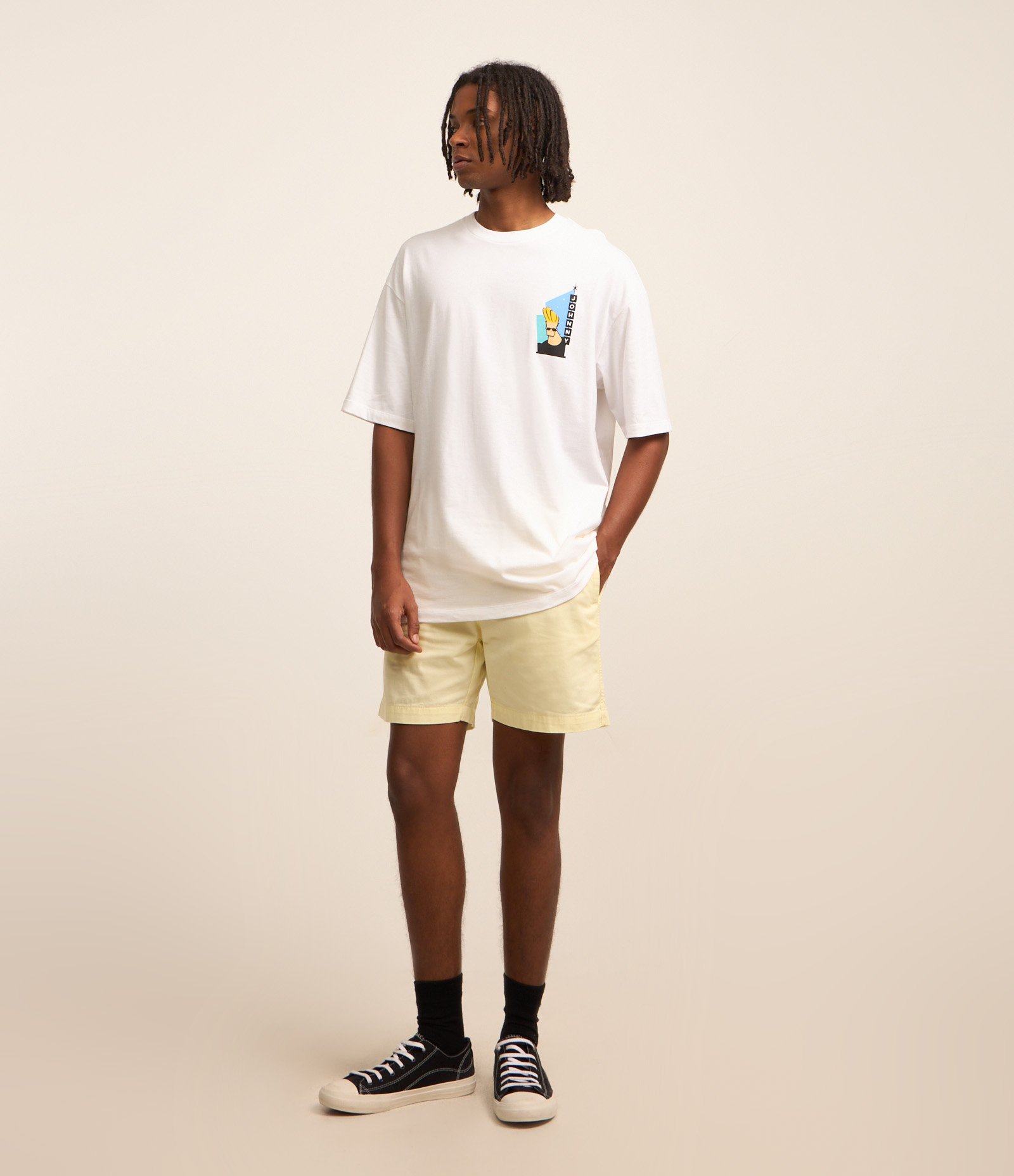 Bermuda Regular em Sarja com Elástico no Cós e Cordão 1