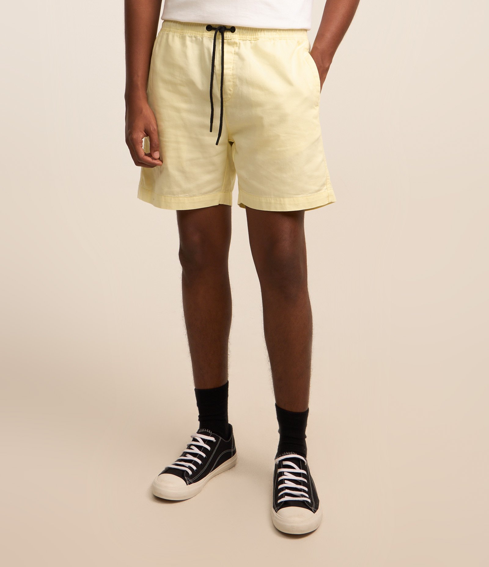 Bermuda Regular em Sarja com Elástico no Cós e Cordão 3