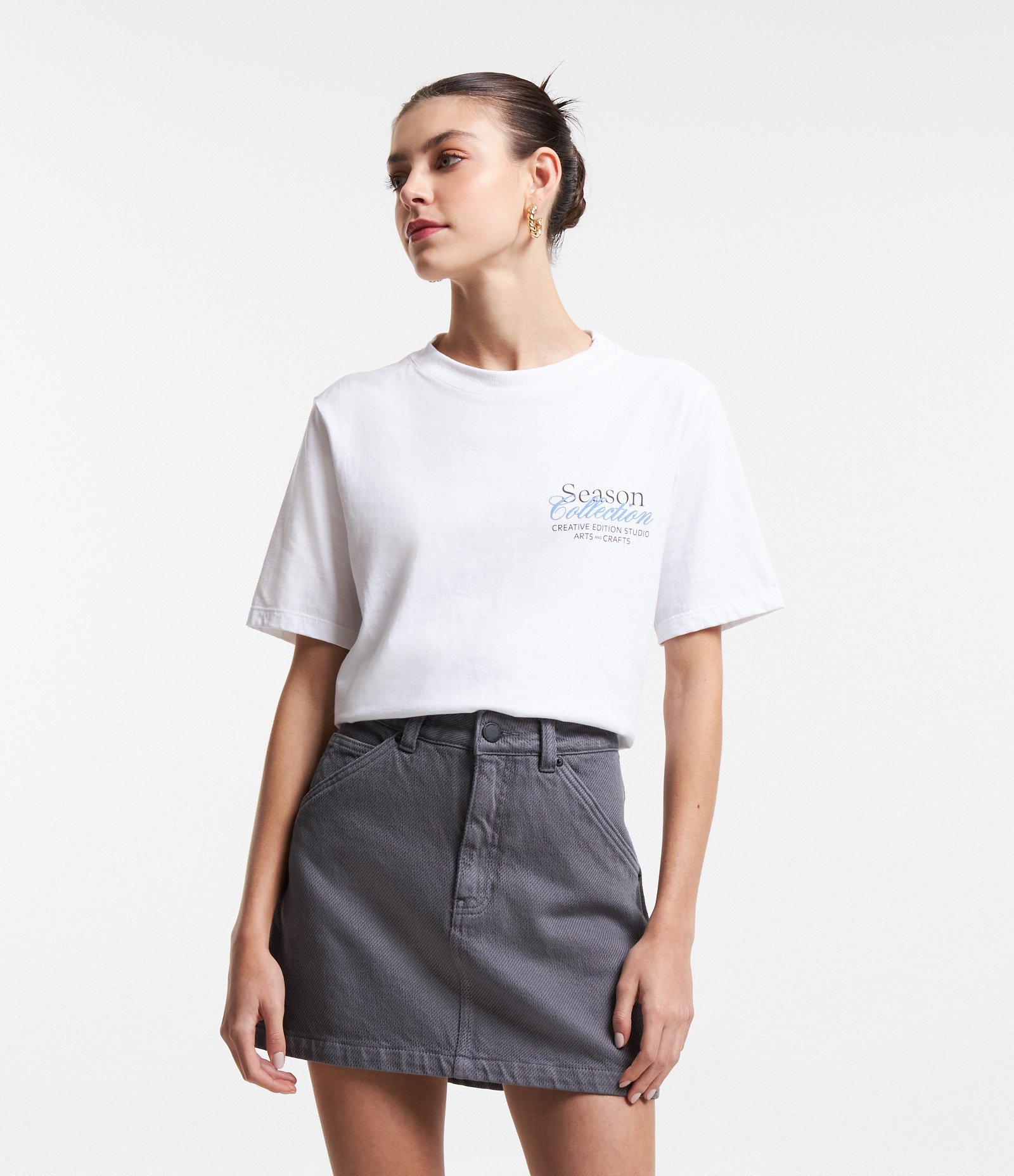 Camiseta Alongada em Algodão e com Lettering The Season Branco 1