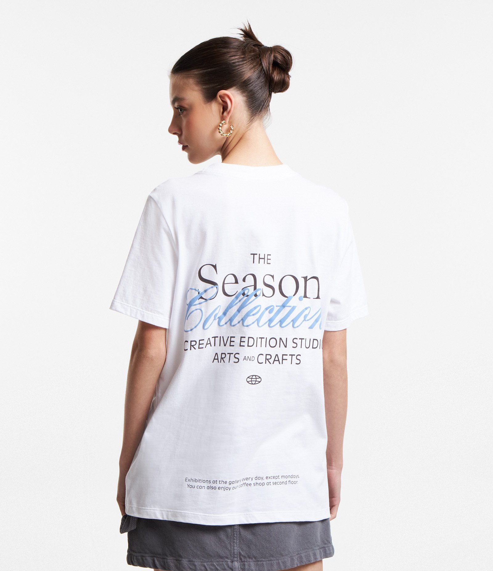 Camiseta Alongada em Algodão e com Lettering The Season Branco 3