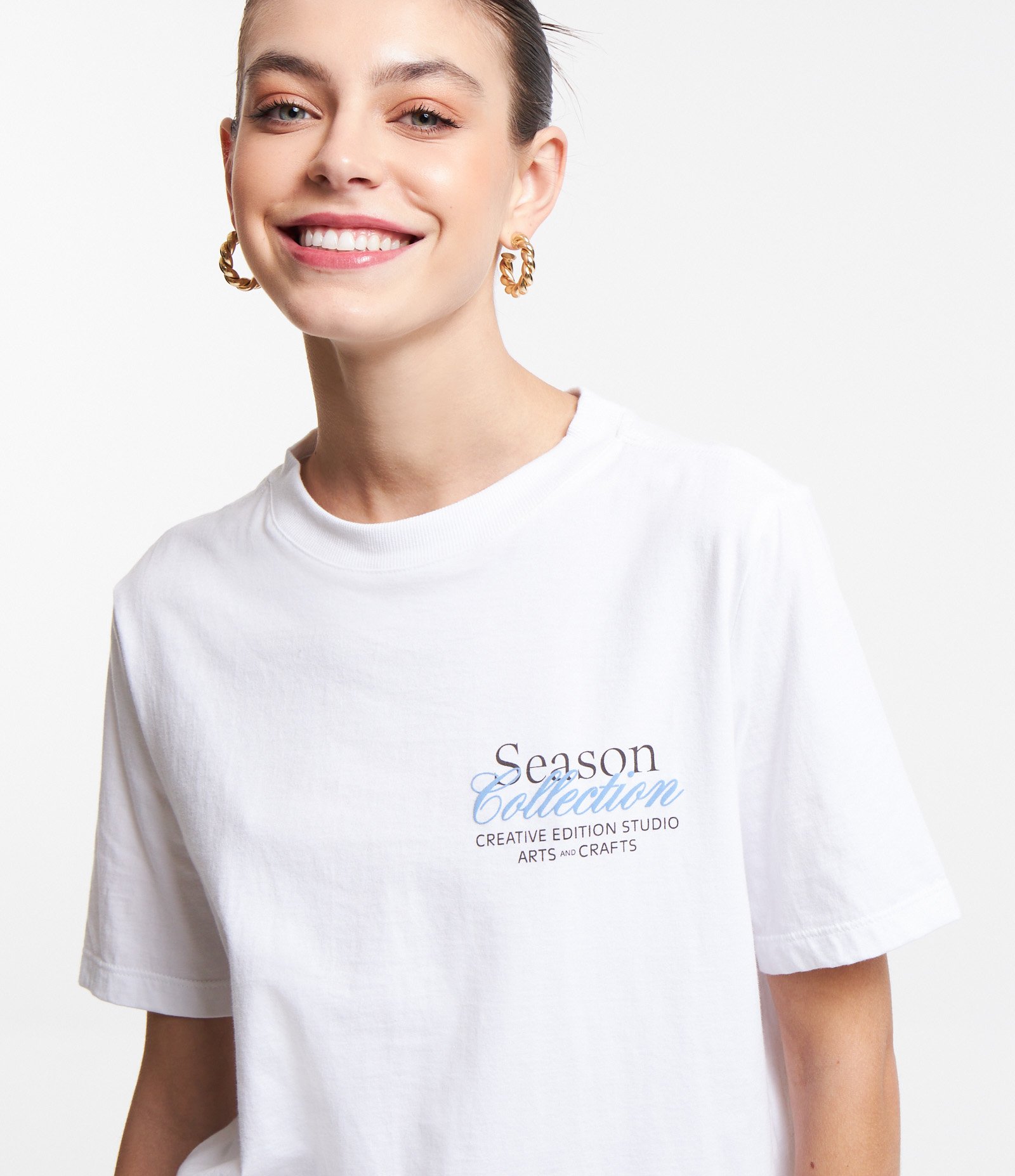 Camiseta Alongada em Algodão e com Lettering The Season Branco 4