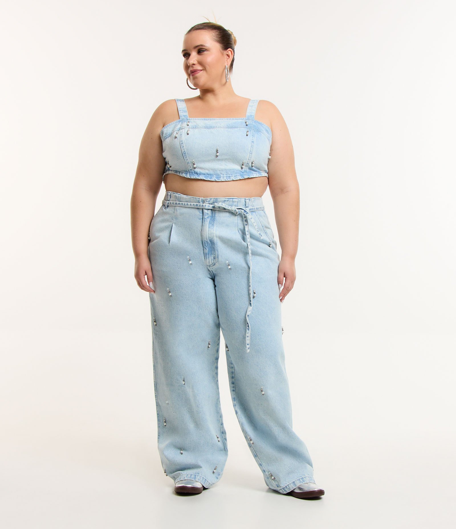 Top Cropped em Jeans com Aplicações Curve & Plus Size Azul 2