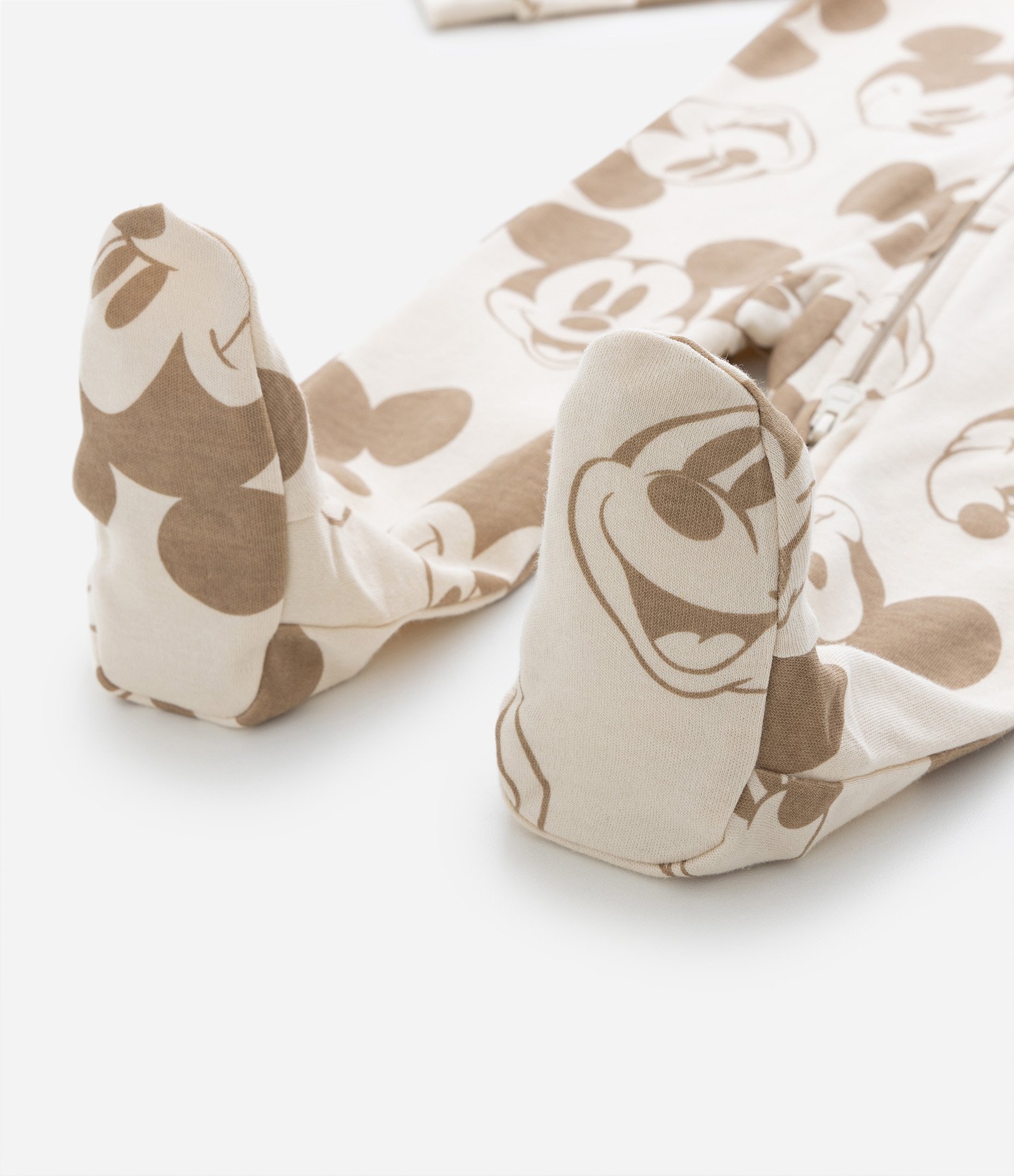 Macacão Infantil em Suedine com Estampa do Mickey - Tam 0 a 18 meses Marrom 5