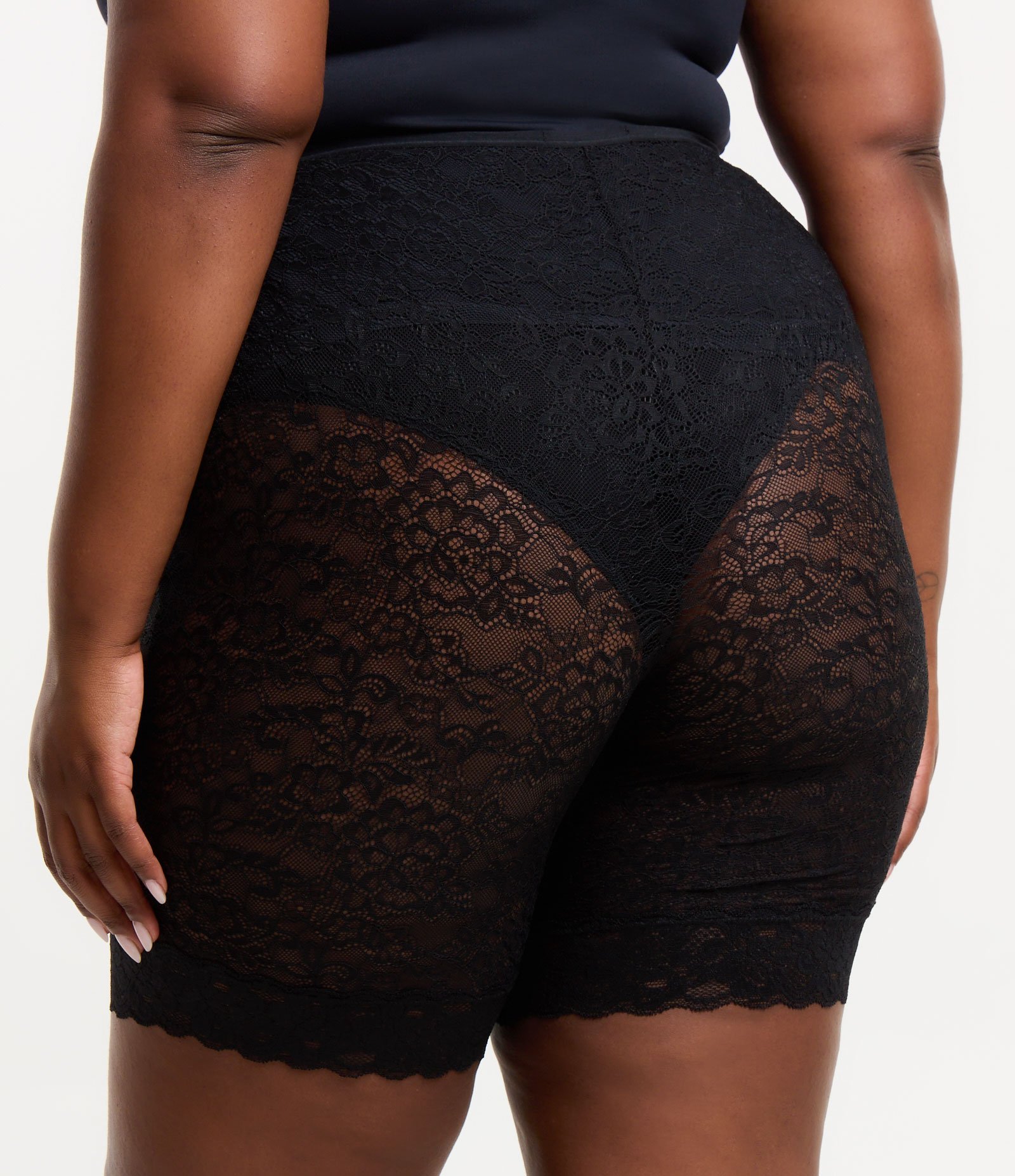 Bermuda Ciclista em Renda Curve & Plus Size Preto 3