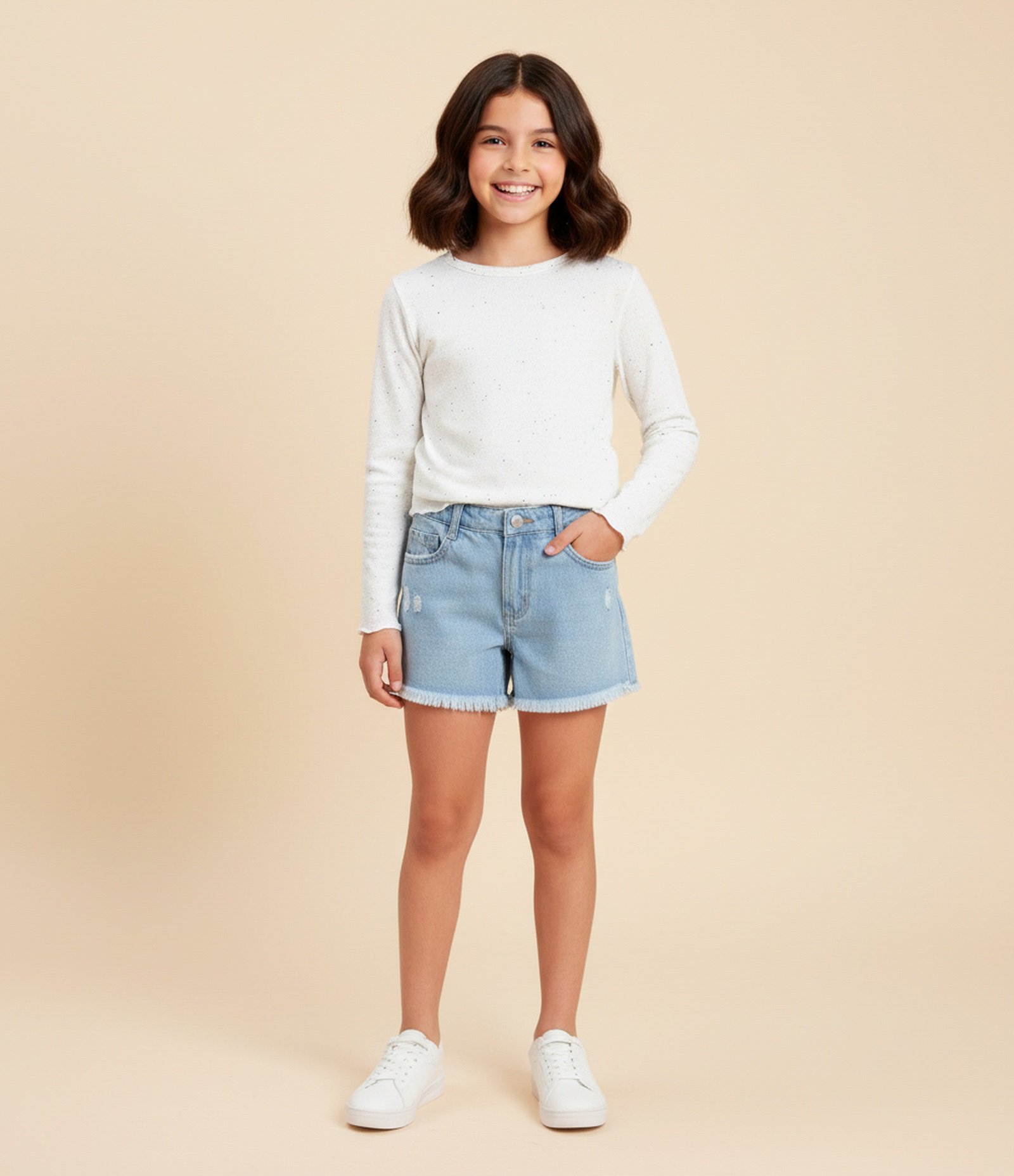 Short Infantil Em Jeans Com Puídos E Barra Desfiada - Tam 5 a 14 Anos Azul 1