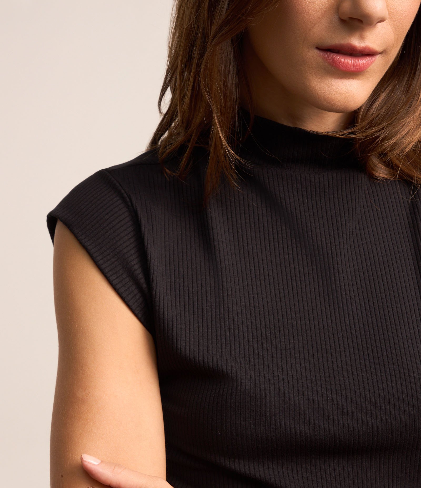 Blusa Ajustada em Ribana com Golinha e Texturas Preto 4