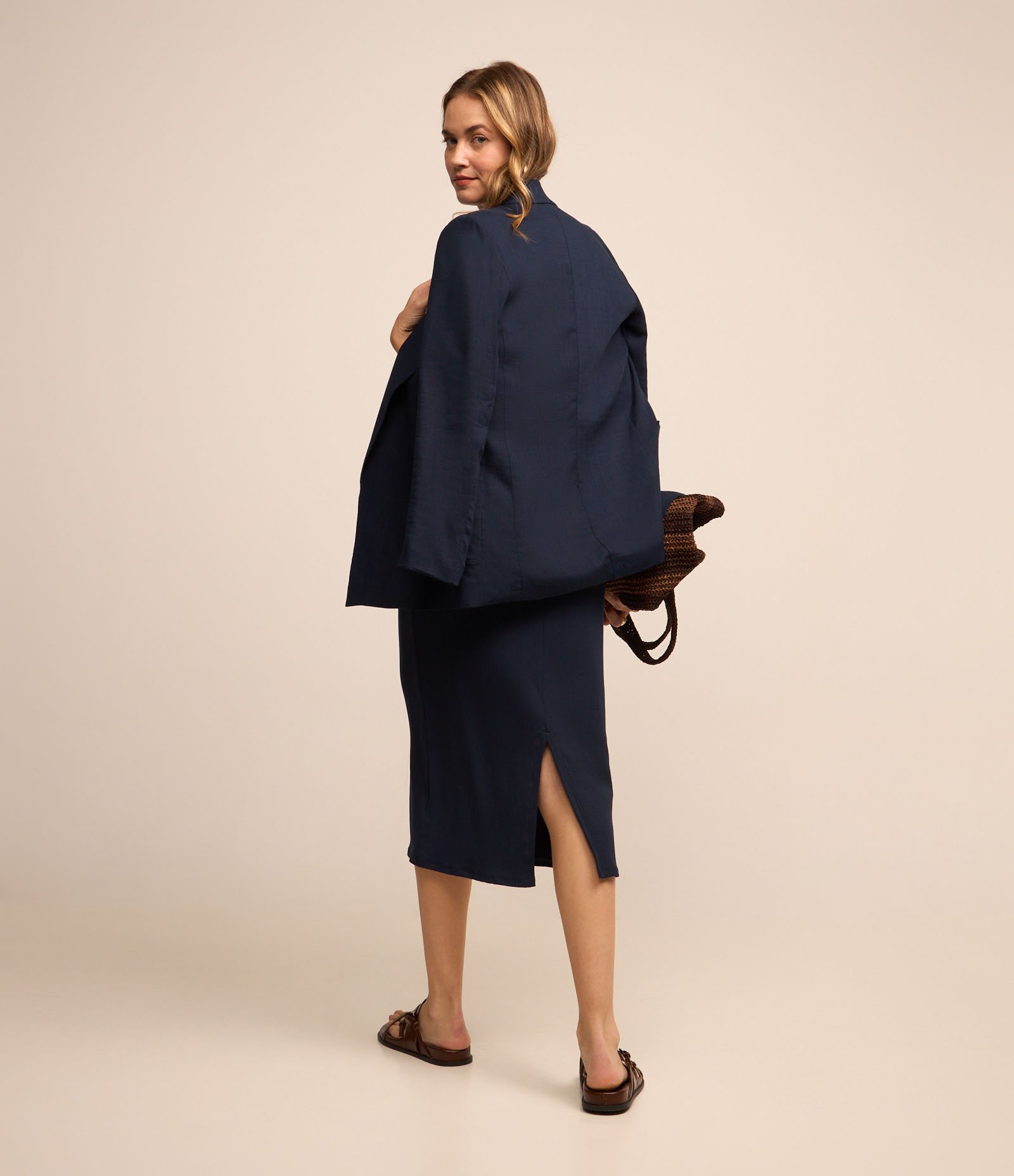 Vestido Midi Sem Manga em Ribana com Gola Alta Azul 4