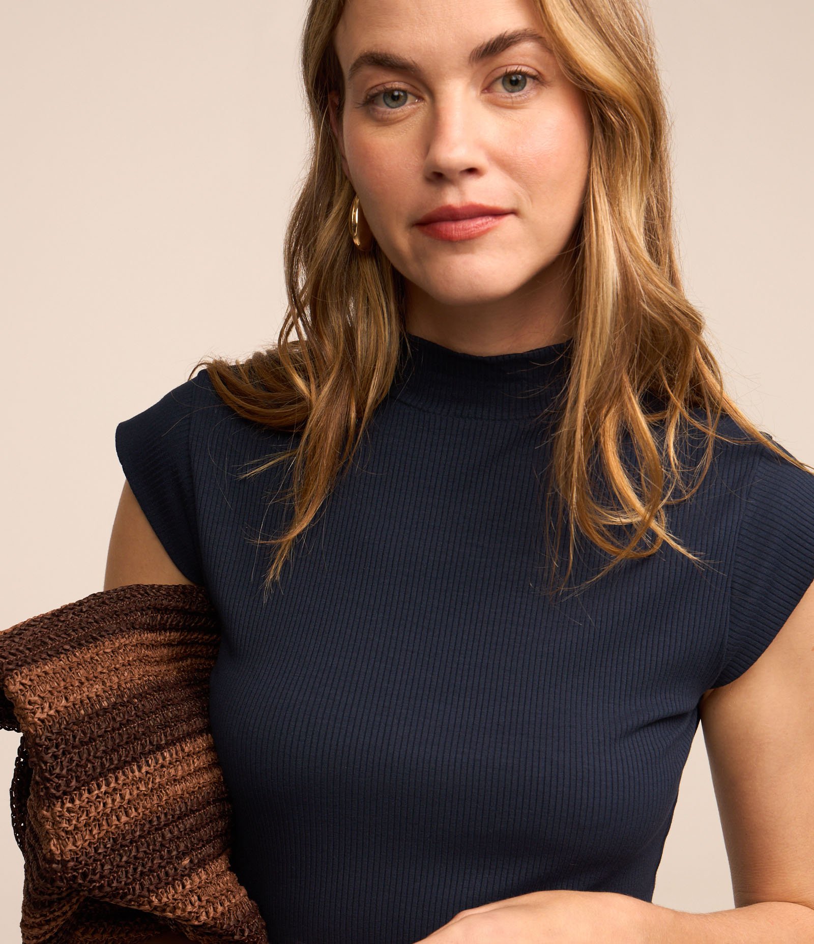 Vestido Midi Sem Manga em Ribana com Gola Alta Azul 5