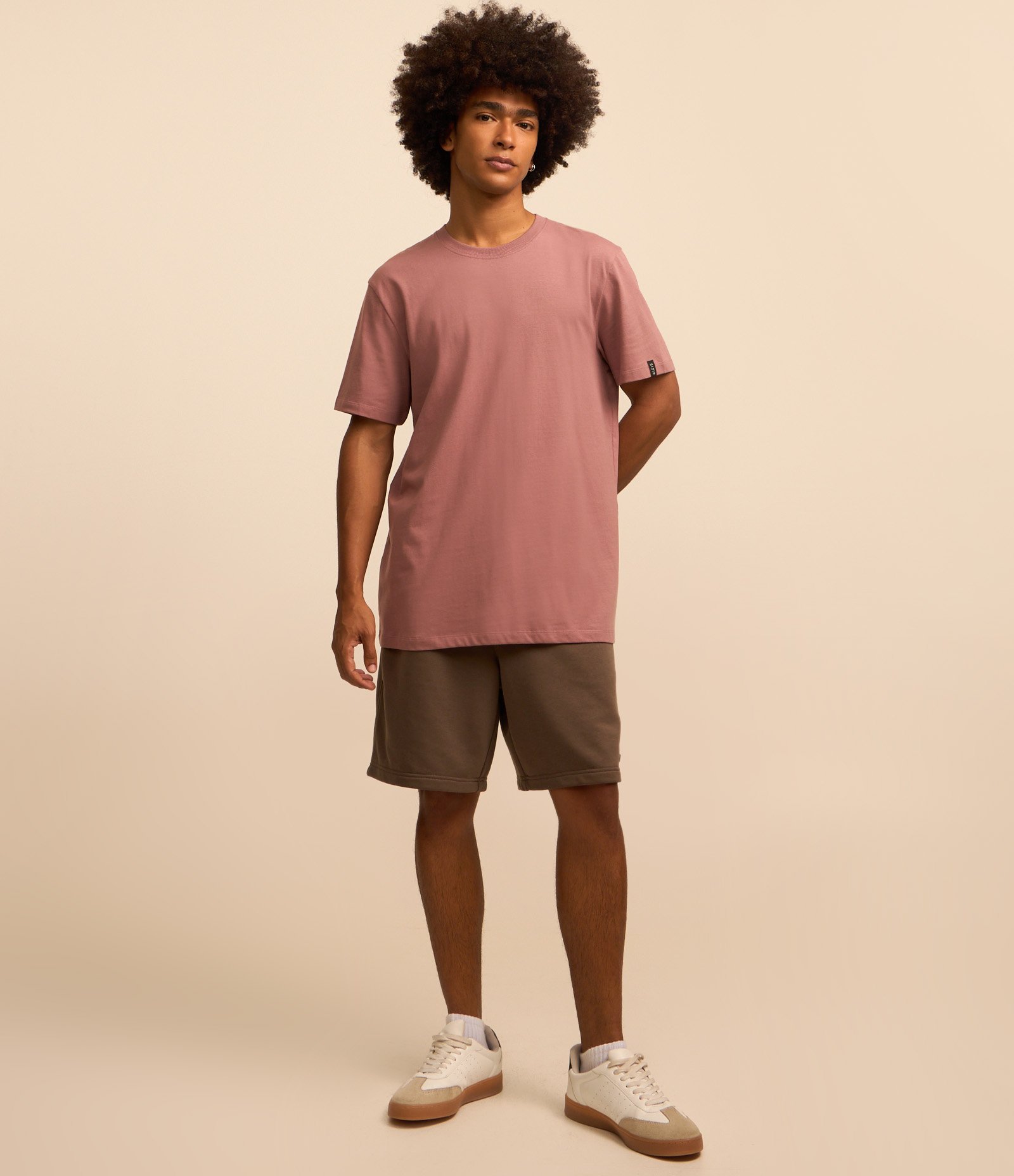 Camiseta Comfort Básica em Malhão com Etiqueta na Manga Rosa Claro 2