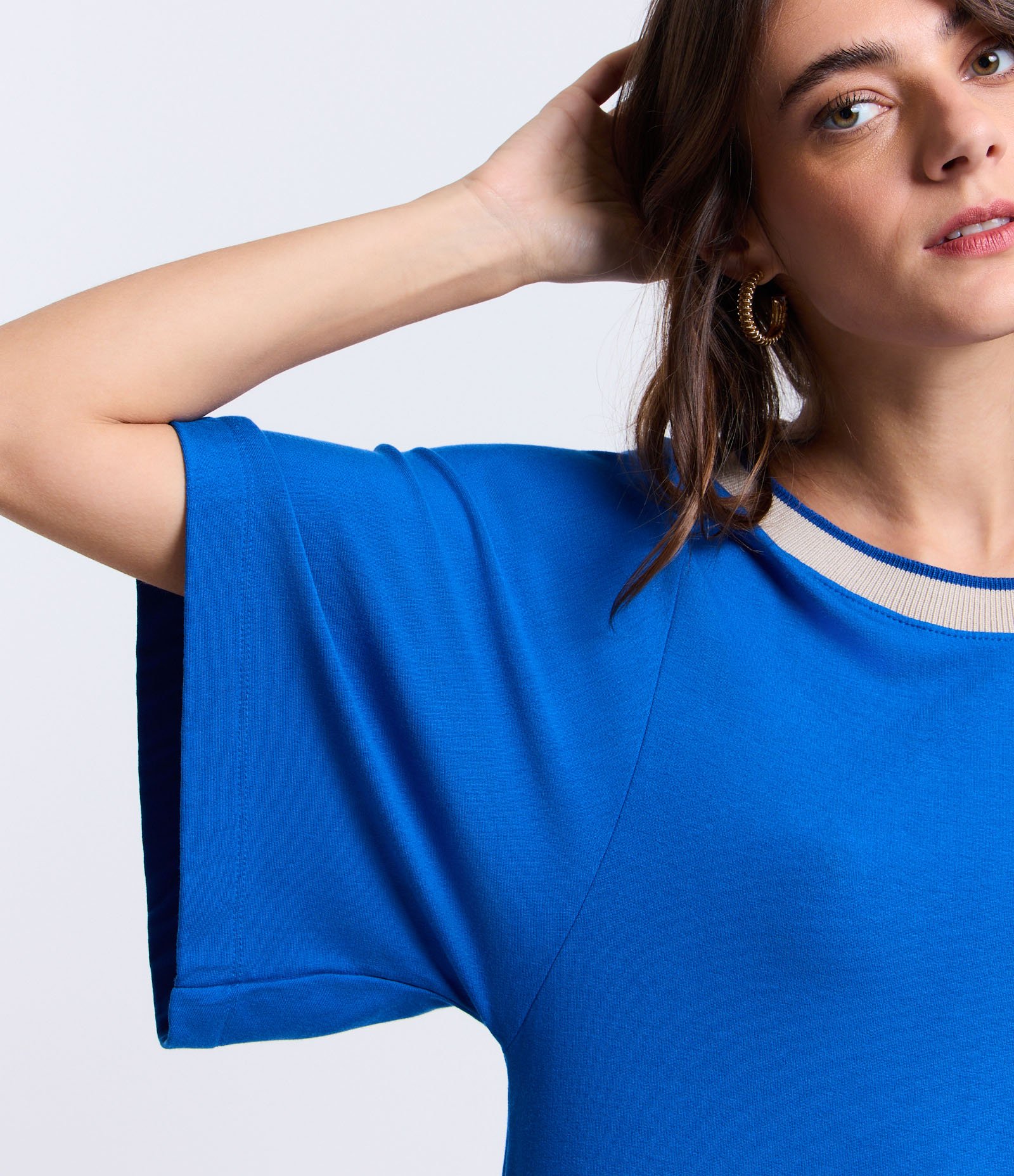 Vestido T-Shirt em Viscose com Mangas Amplas e Gola em Tricô Azul 5
