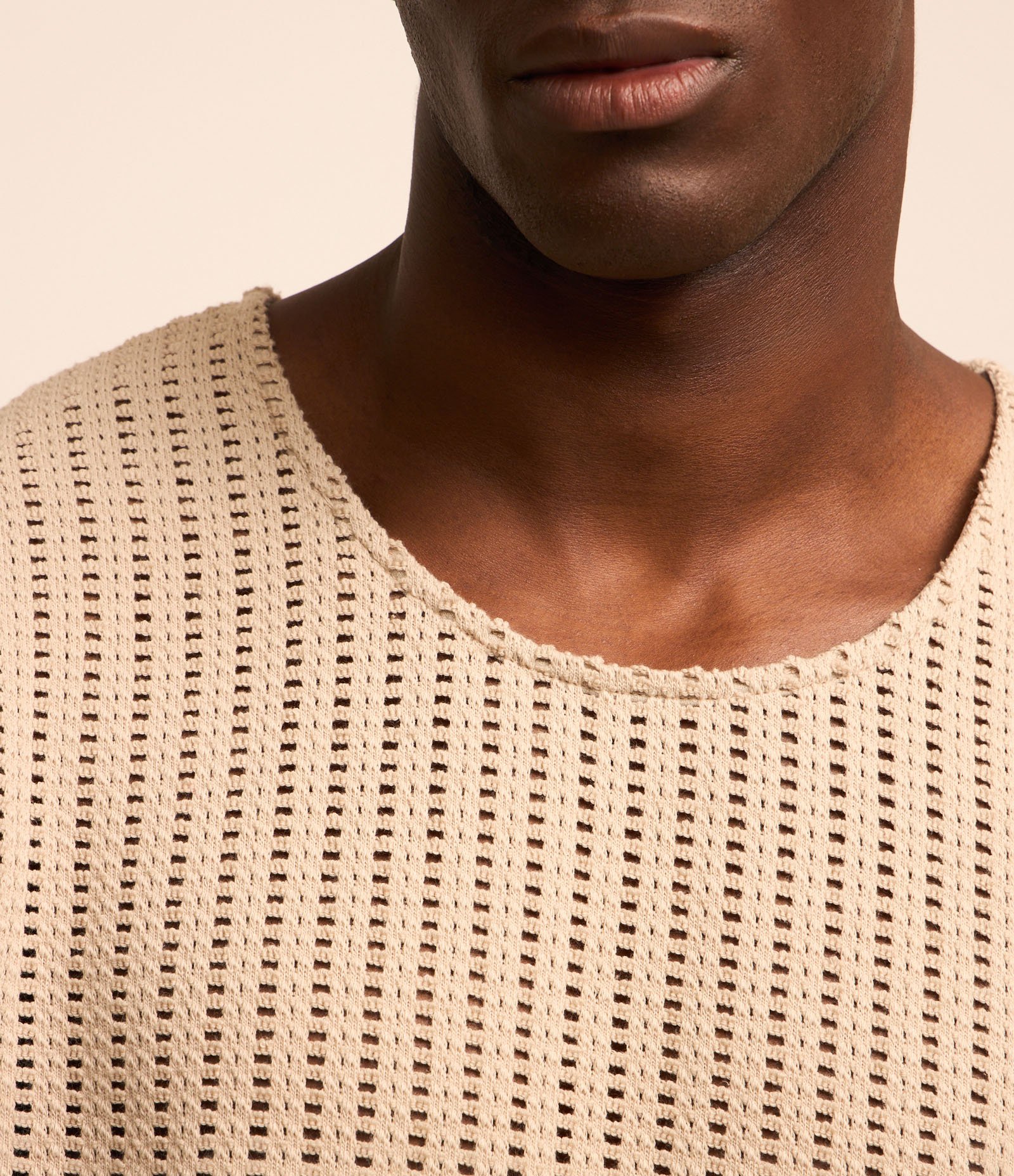 Regata Regular em Algodão com Textura Rendada Bege 4