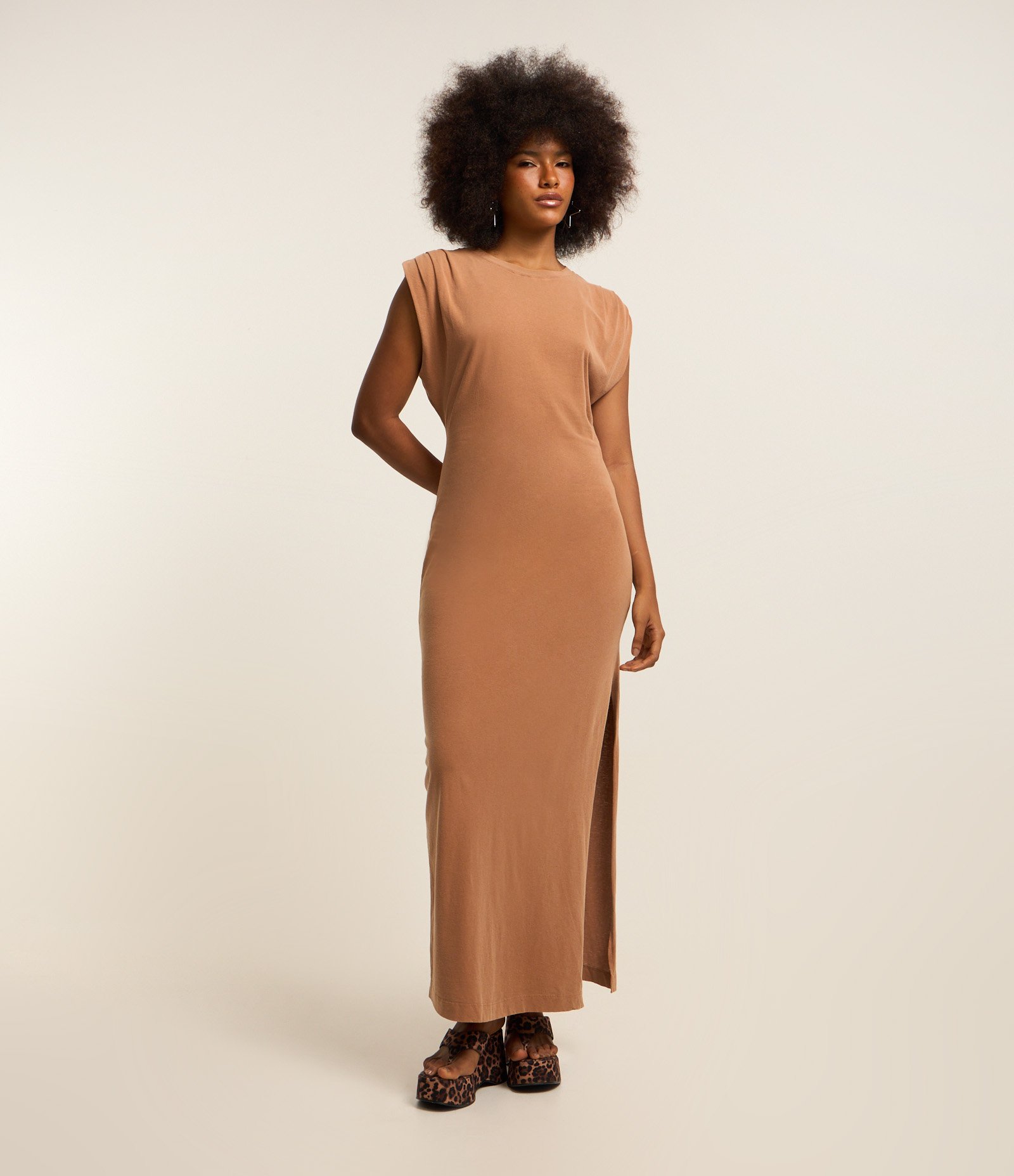 Vestido New Midi em Algodão Estonado com Fenda Lateral Marrom 1