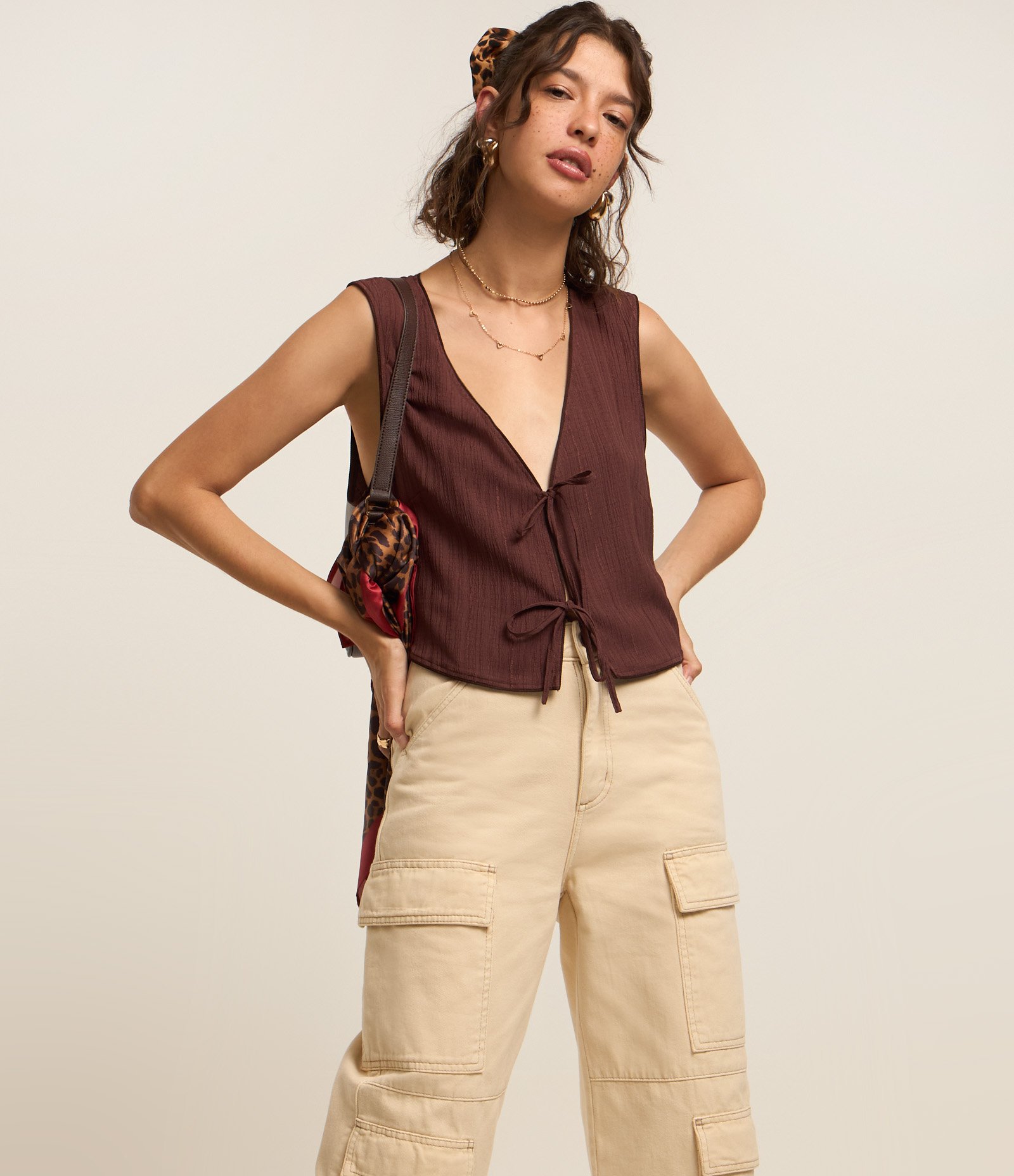 Calça Wide Leg em Sarja com Cintura Alta e Bolsos Cargo 2