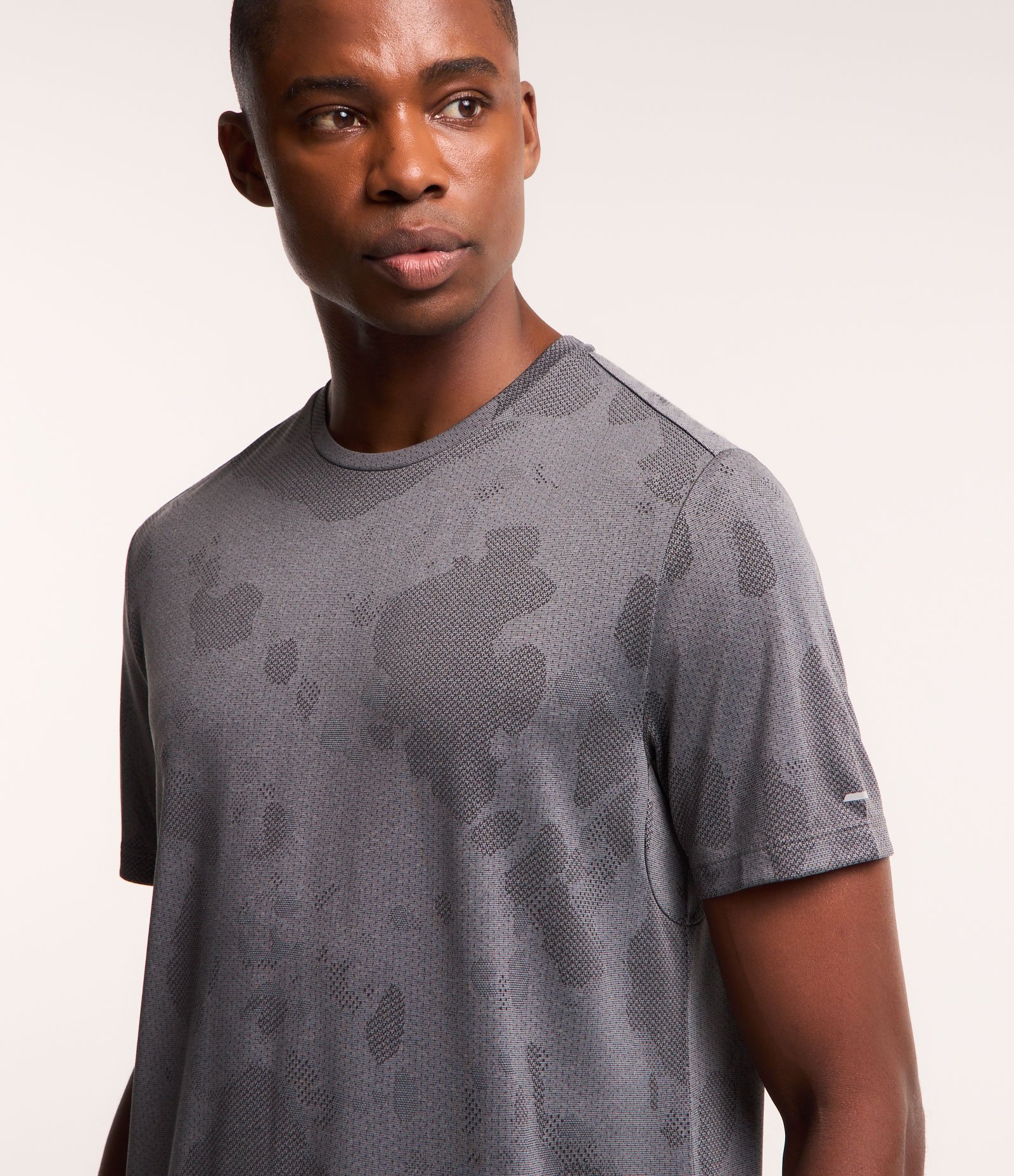 Camiseta Esportiva com Textura Jacquard 4