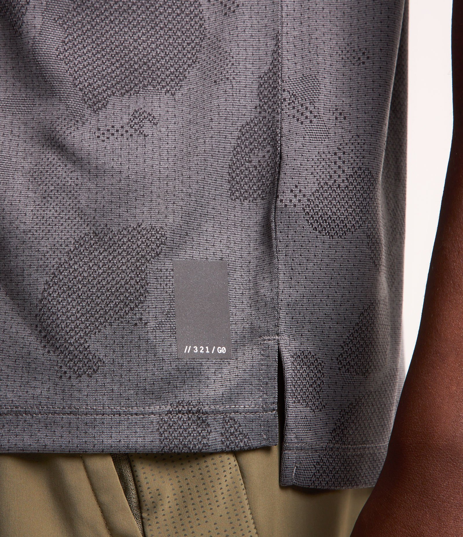 Camiseta Esportiva com Textura Jacquard 5