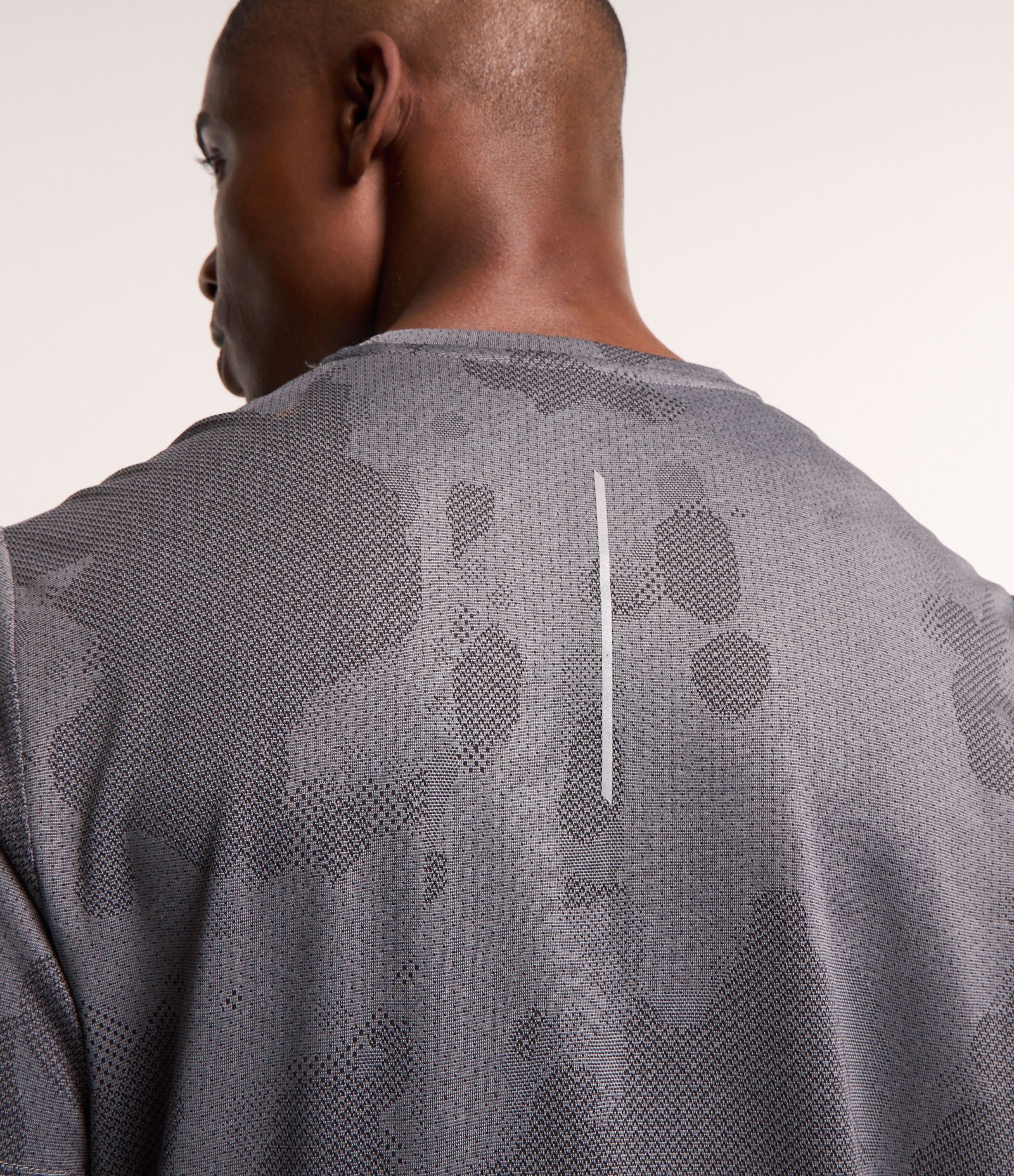 Camiseta Esportiva com Textura Jacquard 6