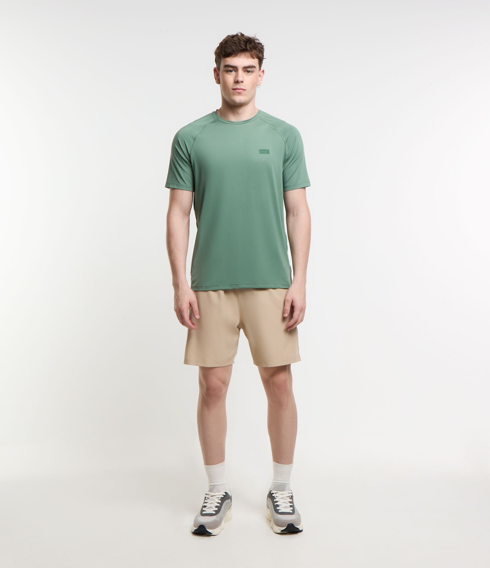 Camiseta Regular Esportiva com Tecnologia Dry e Detalhes Laser Cut Verde 2