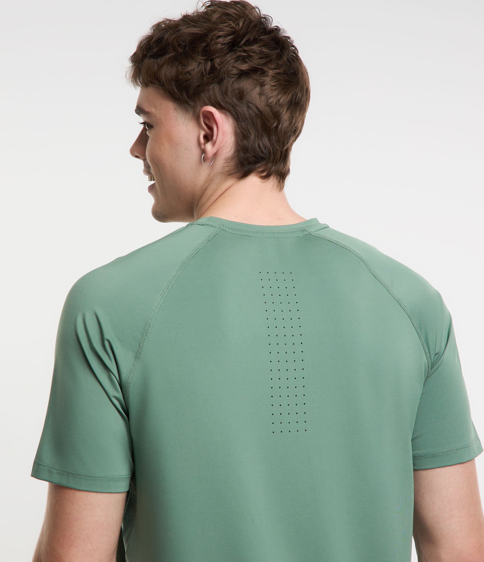 Camiseta Regular Esportiva com Tecnologia Dry e Detalhes Laser Cut Verde 3