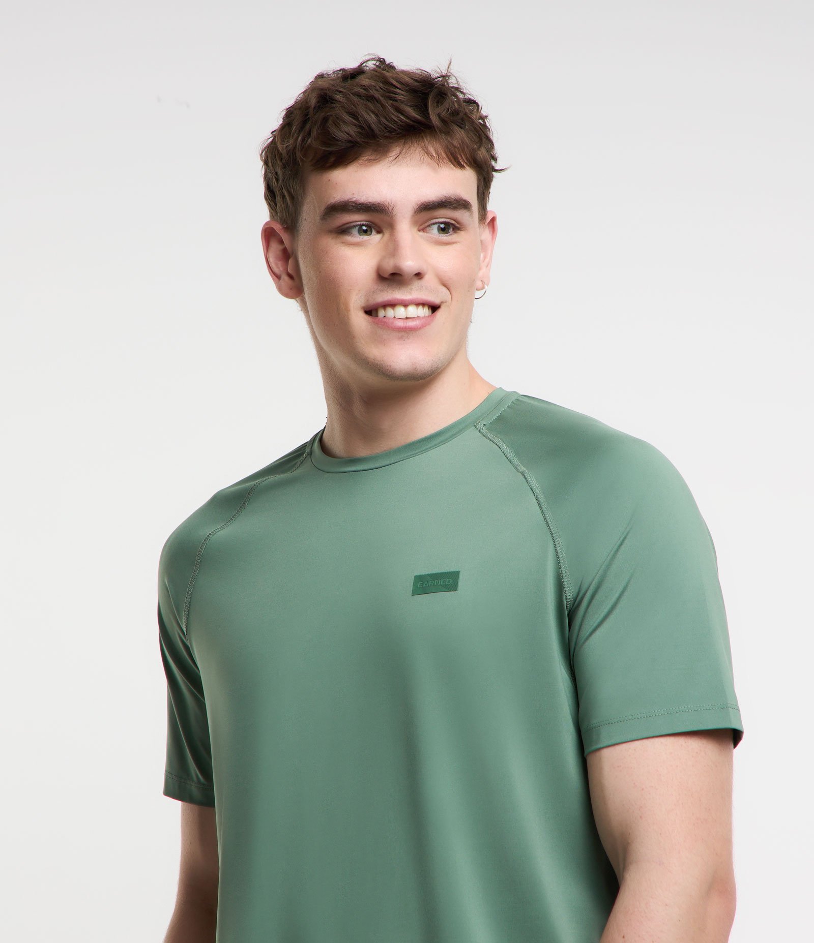 Camiseta Regular Esportiva com Tecnologia Dry e Detalhes Laser Cut Verde 4