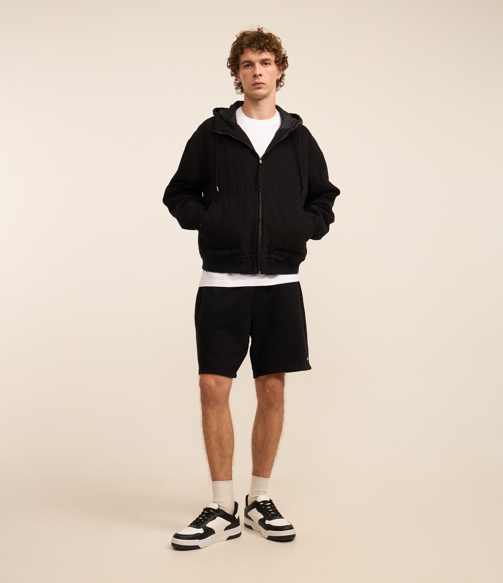 Bermuda Básica em Moletom com Cós Elástico Preto 1