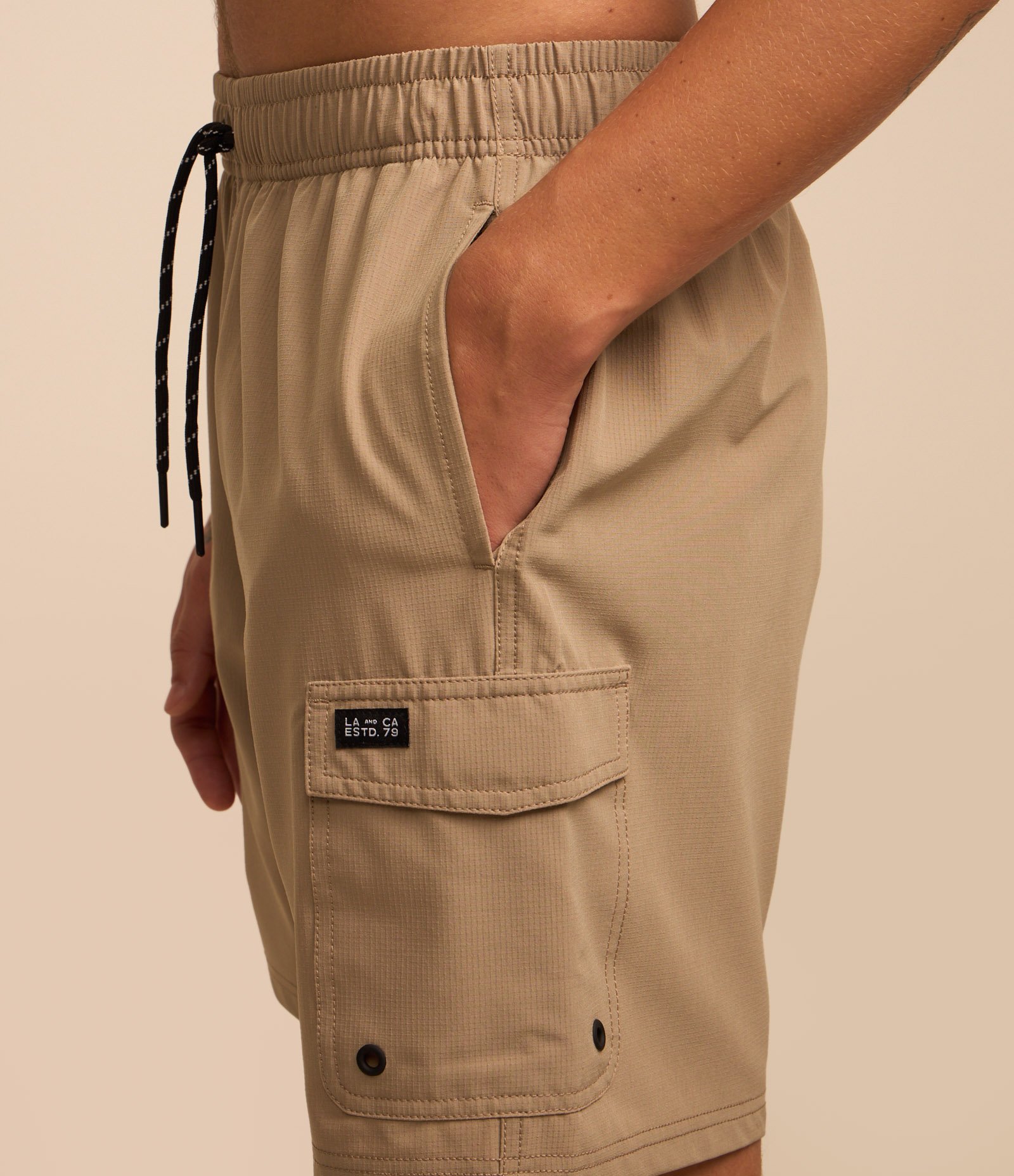 Bermuda em Ripstop com Bolso Lateral Bege 4